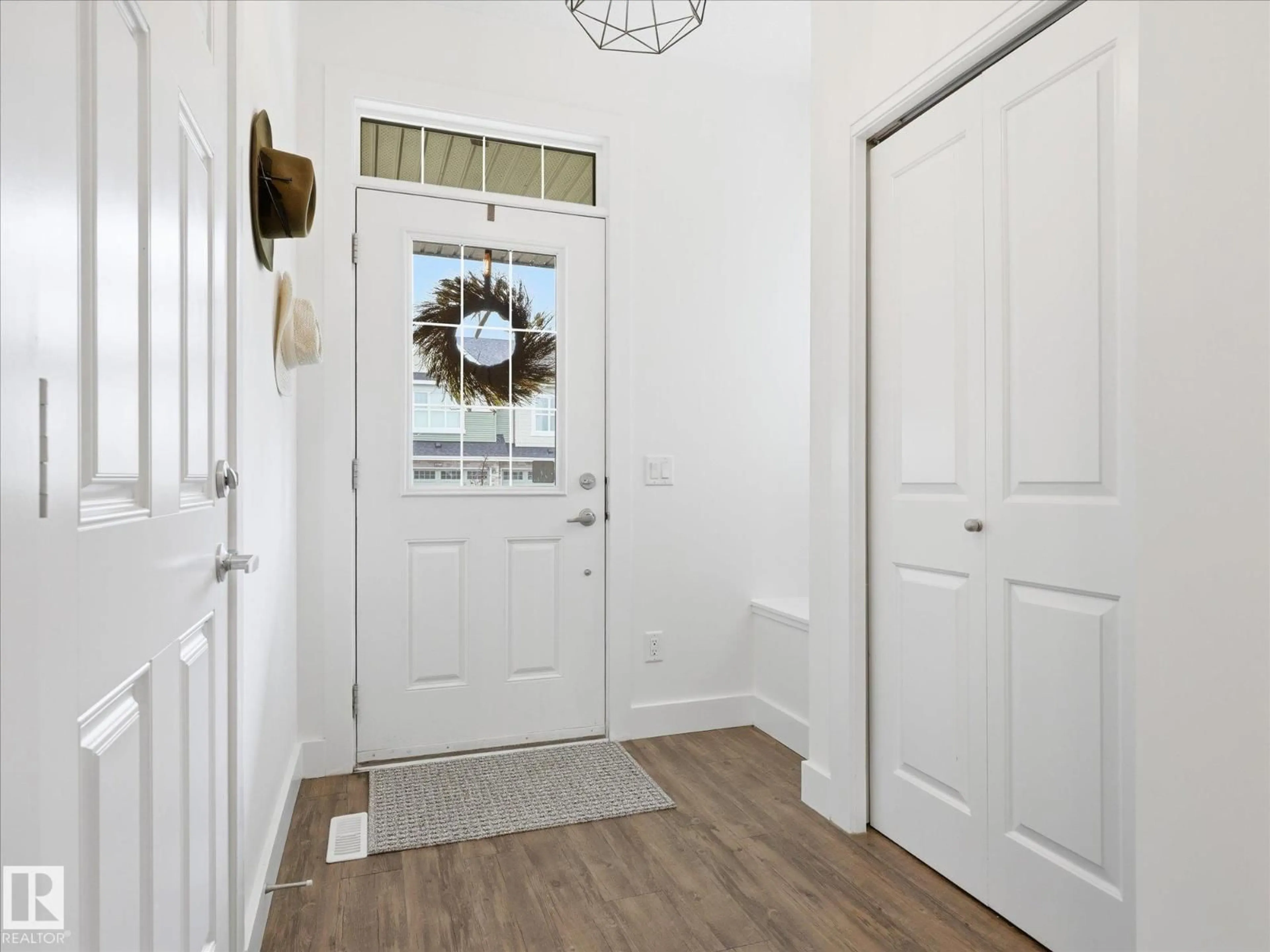 Indoor entryway for NW - 13104 205 ST, Edmonton Alberta T5S0J2