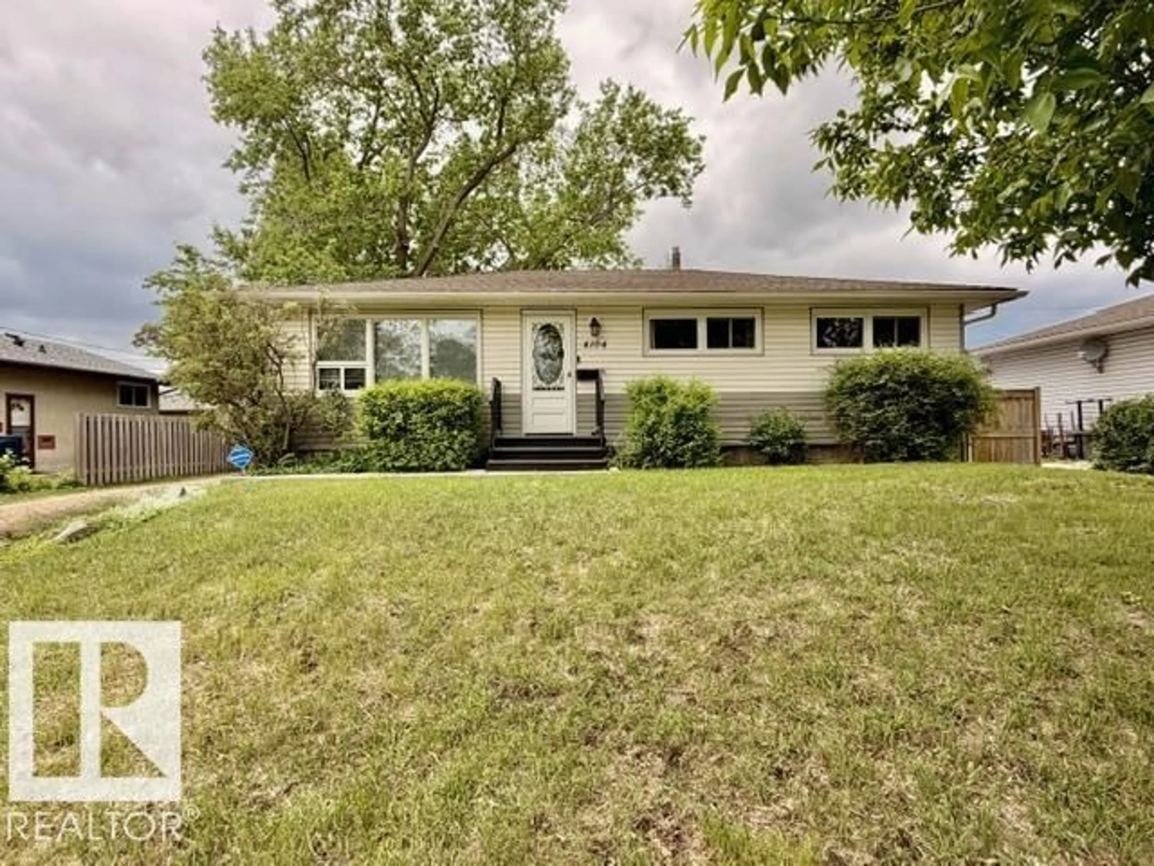 Home with vinyl exterior material, street for 4104 55 ST, Wetaskiwin Alberta T9A1T6