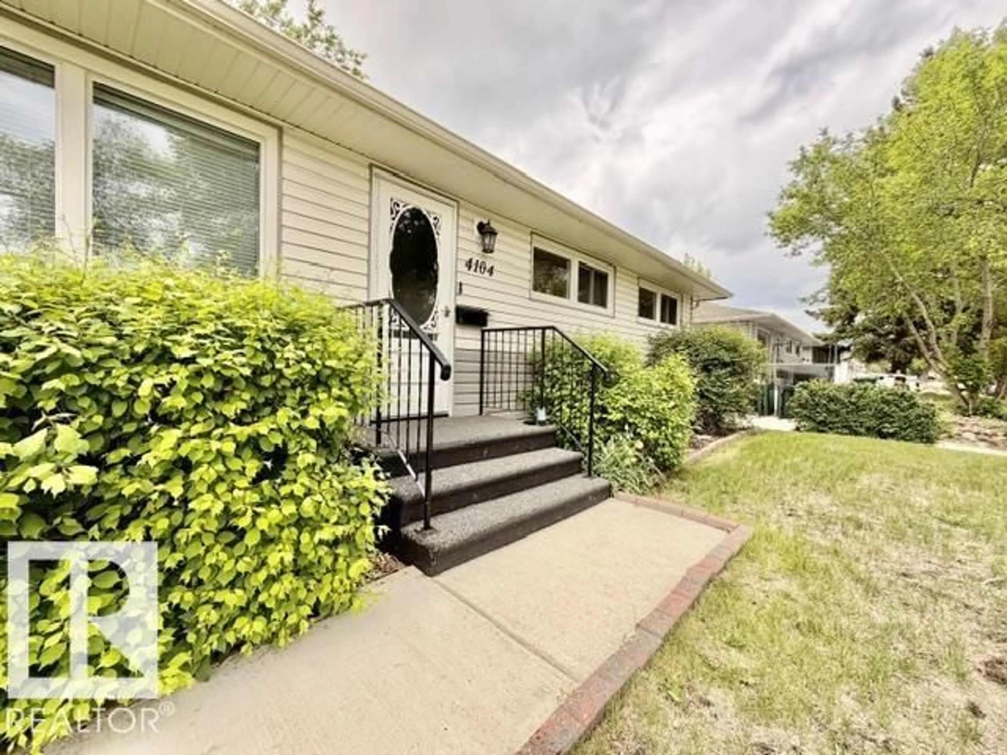Home with vinyl exterior material, street for 4104 55 ST, Wetaskiwin Alberta T9A1T6
