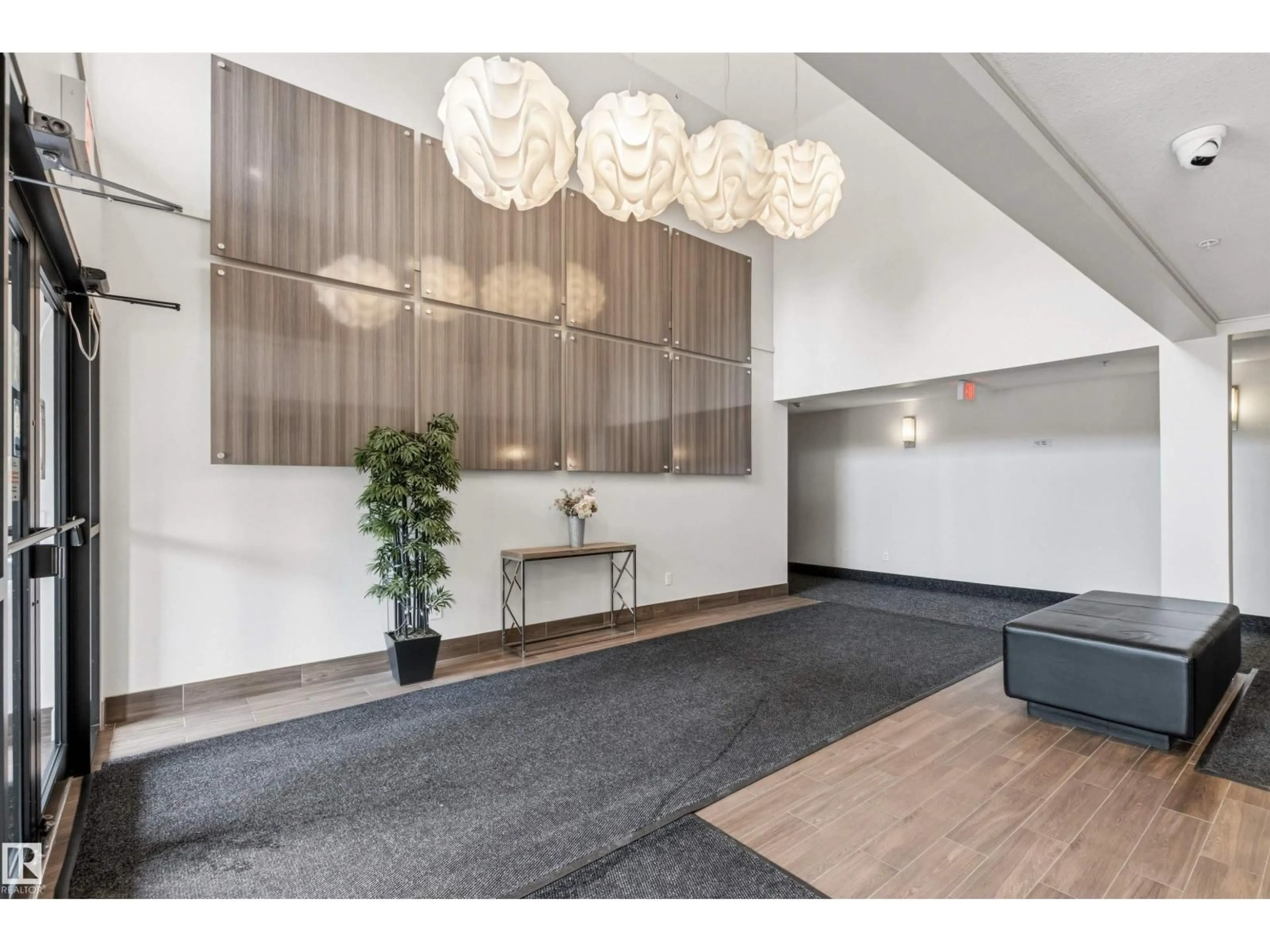 Indoor foyer for #302 - 5510 SCHONSEE DR, Edmonton Alberta T5Z0N9
