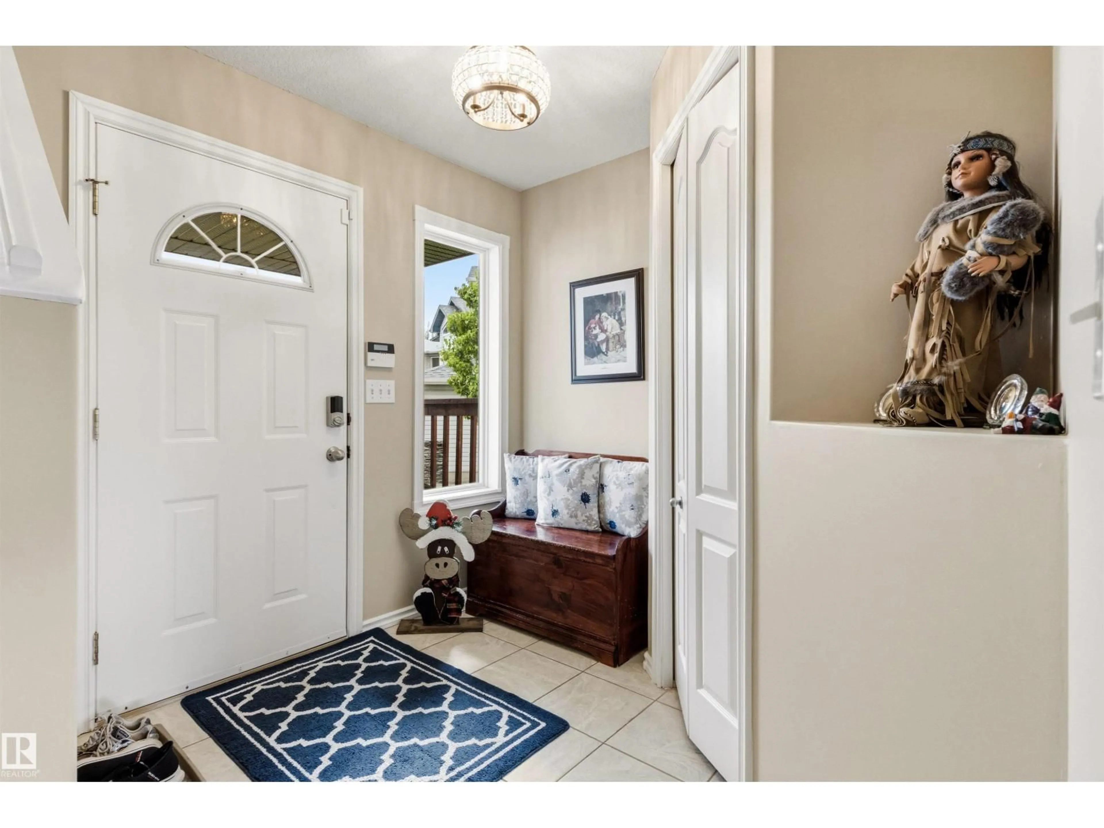 Indoor entryway for 32 LAMPLIGHT BA, Spruce Grove Alberta T7X4N2