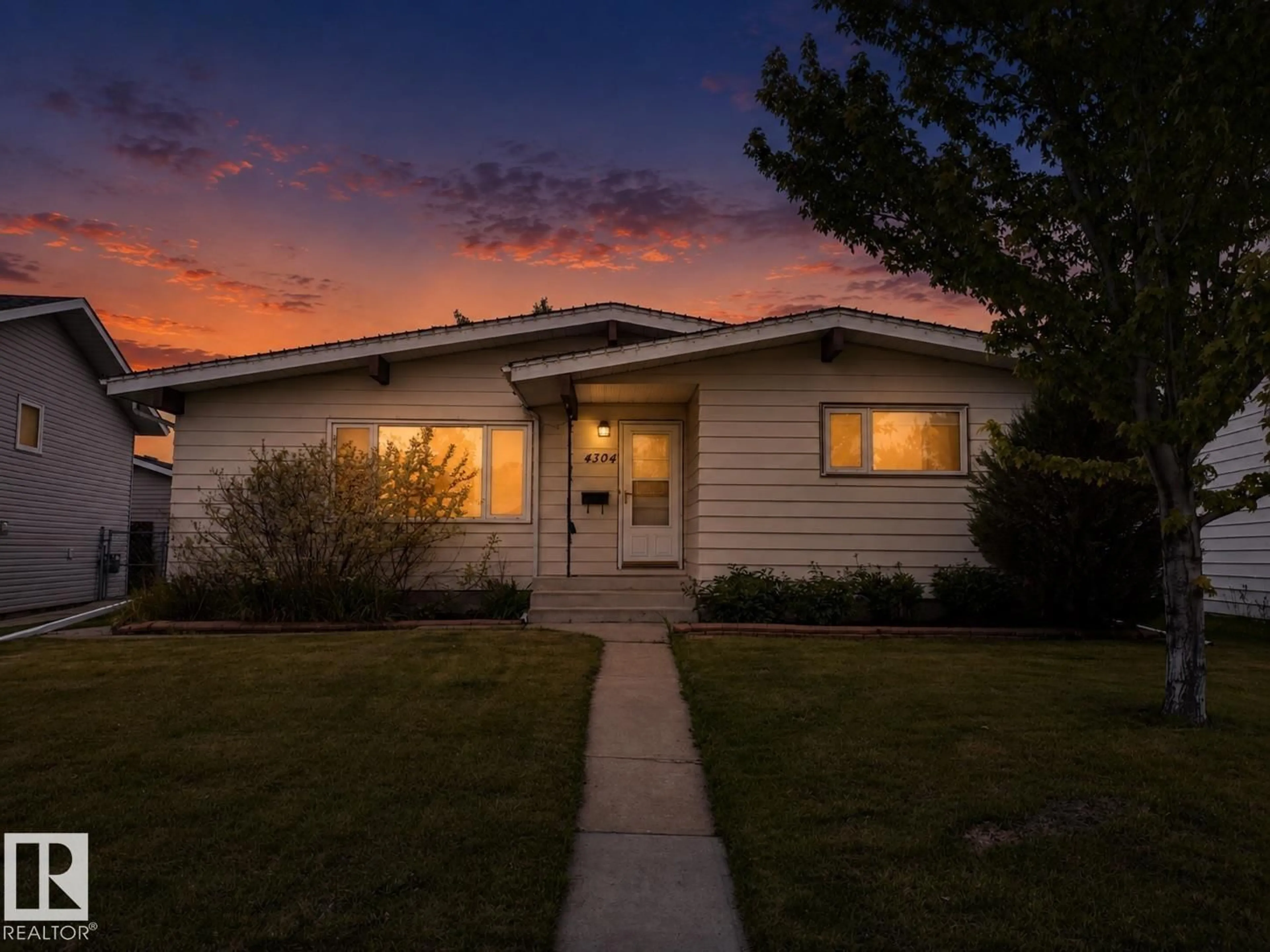 Home with vinyl exterior material, street for 4304 42 AV, Leduc Alberta T9E4S1