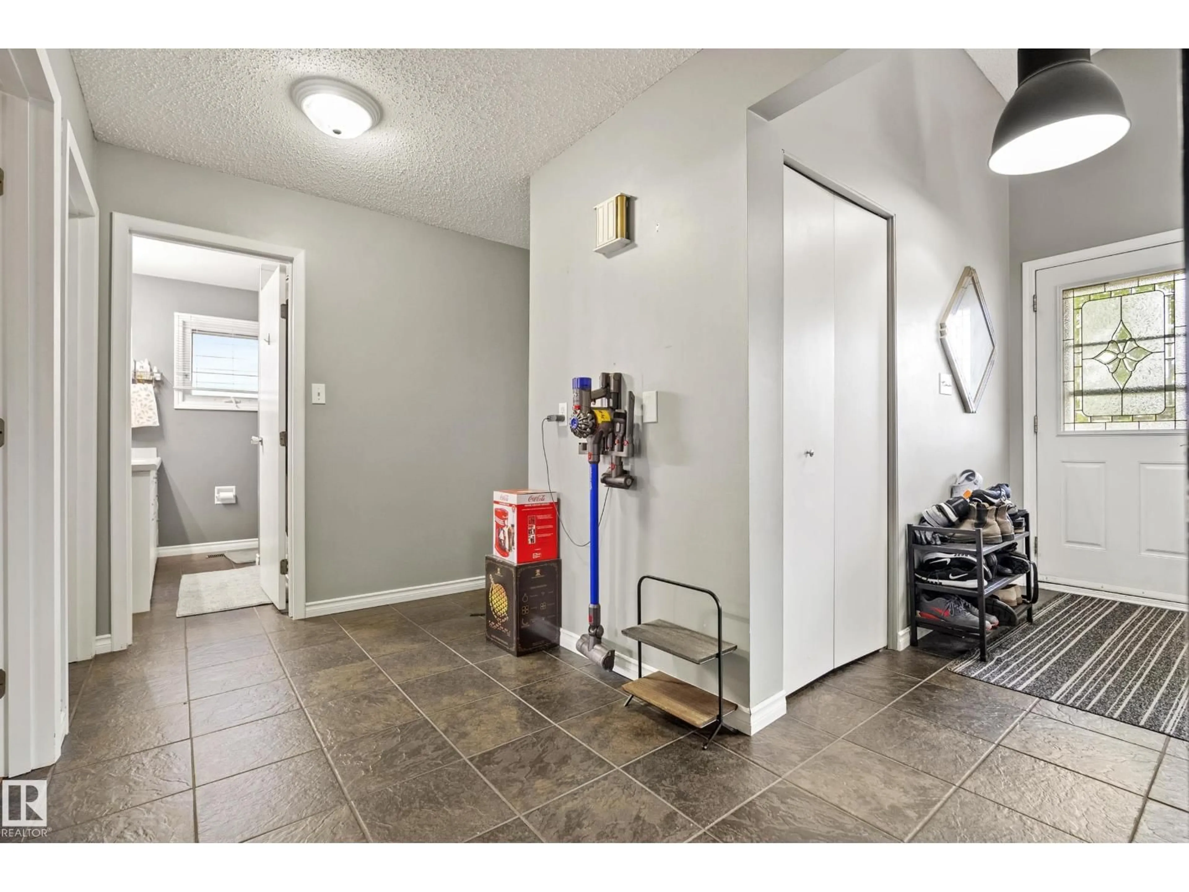 Indoor entryway for 4304 42 AV, Leduc Alberta T9E4S1