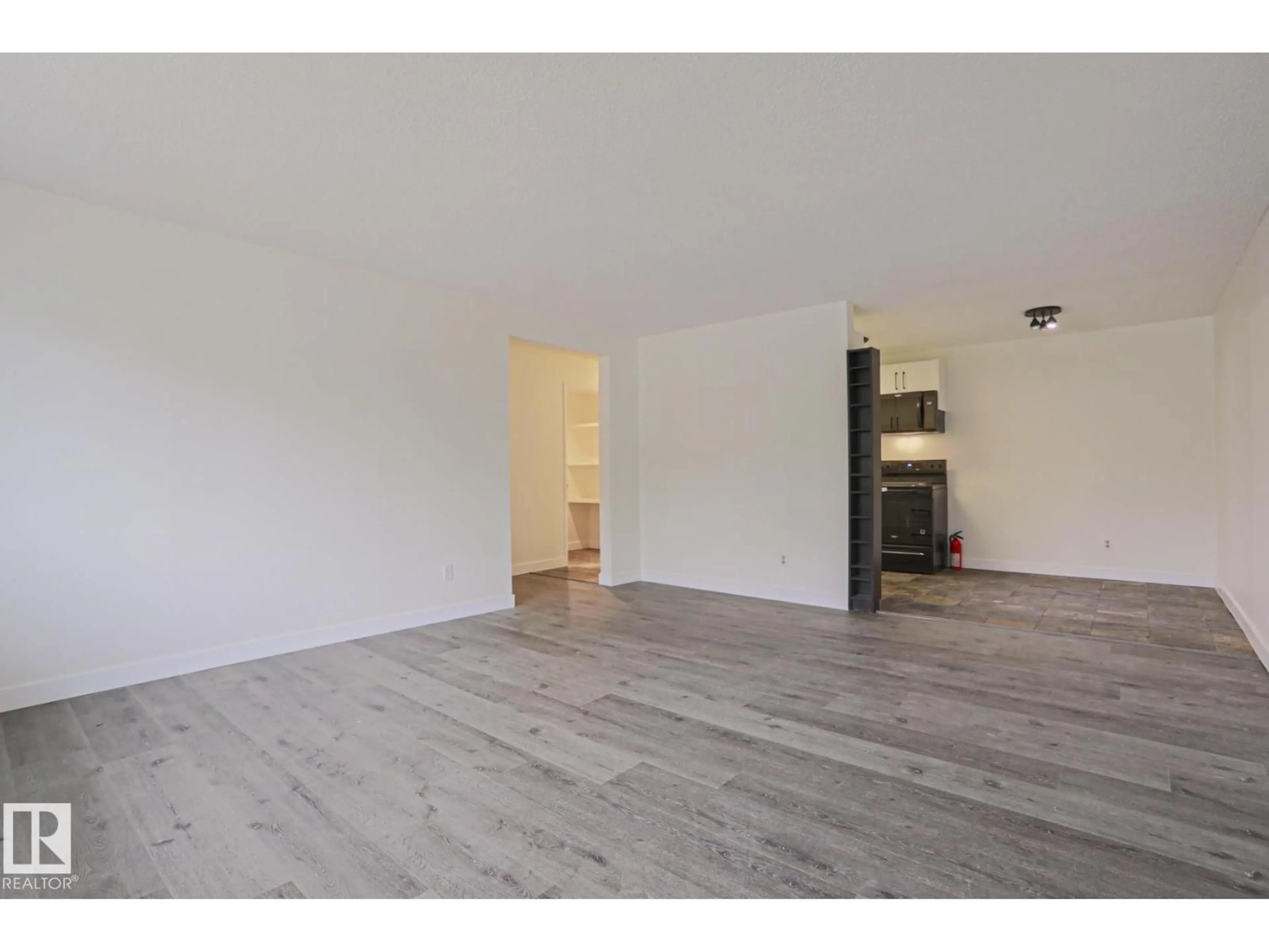 A pic of a room for 205 14903 92 AV NW, Edmonton Alberta T5R5B5