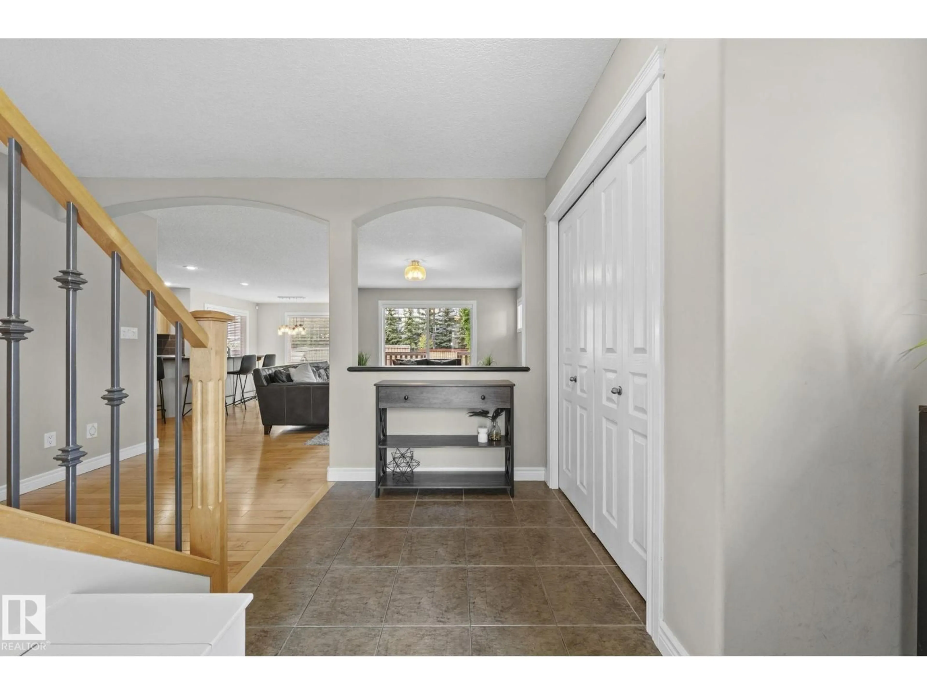 Indoor entryway for 8097 SHASKE DR, Edmonton Alberta T6R0B6
