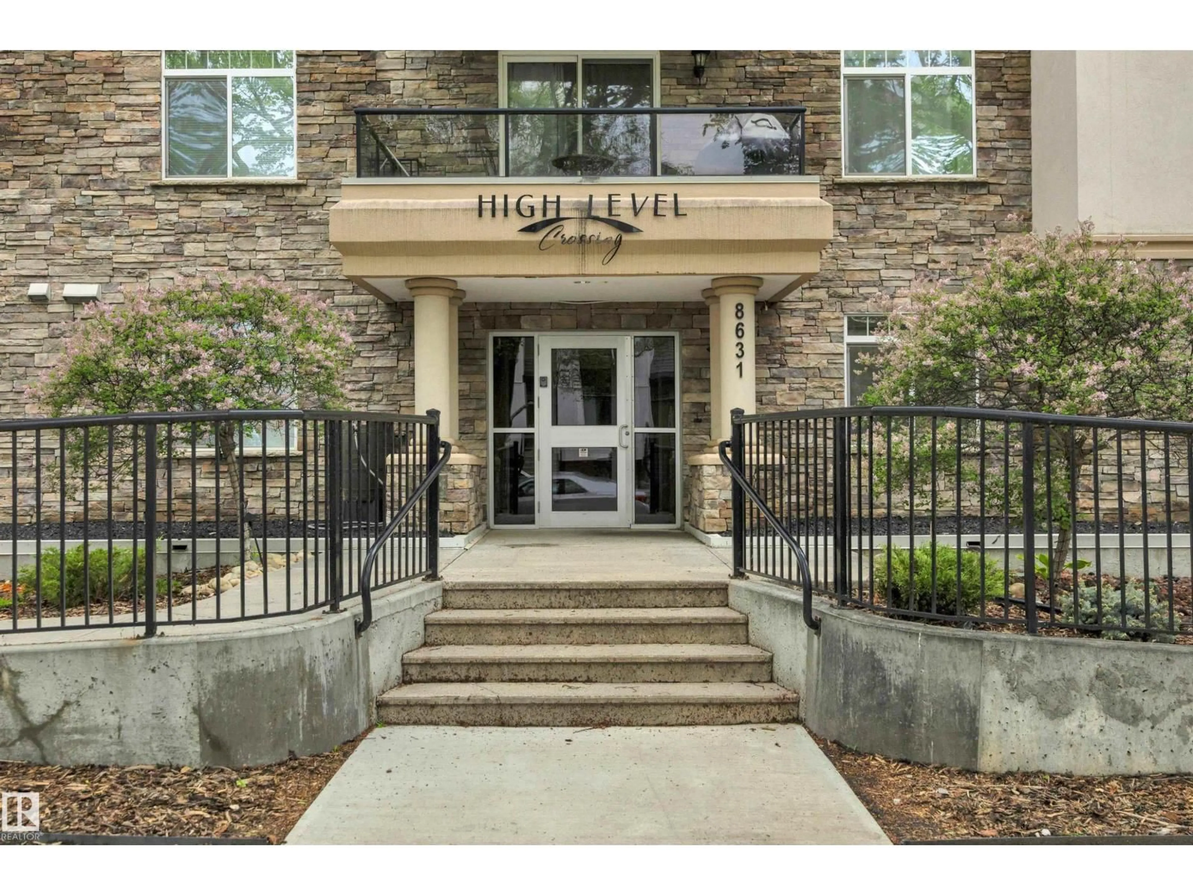 Indoor foyer for 305 - 8631 108 ST NW, Edmonton Alberta T6E4M5