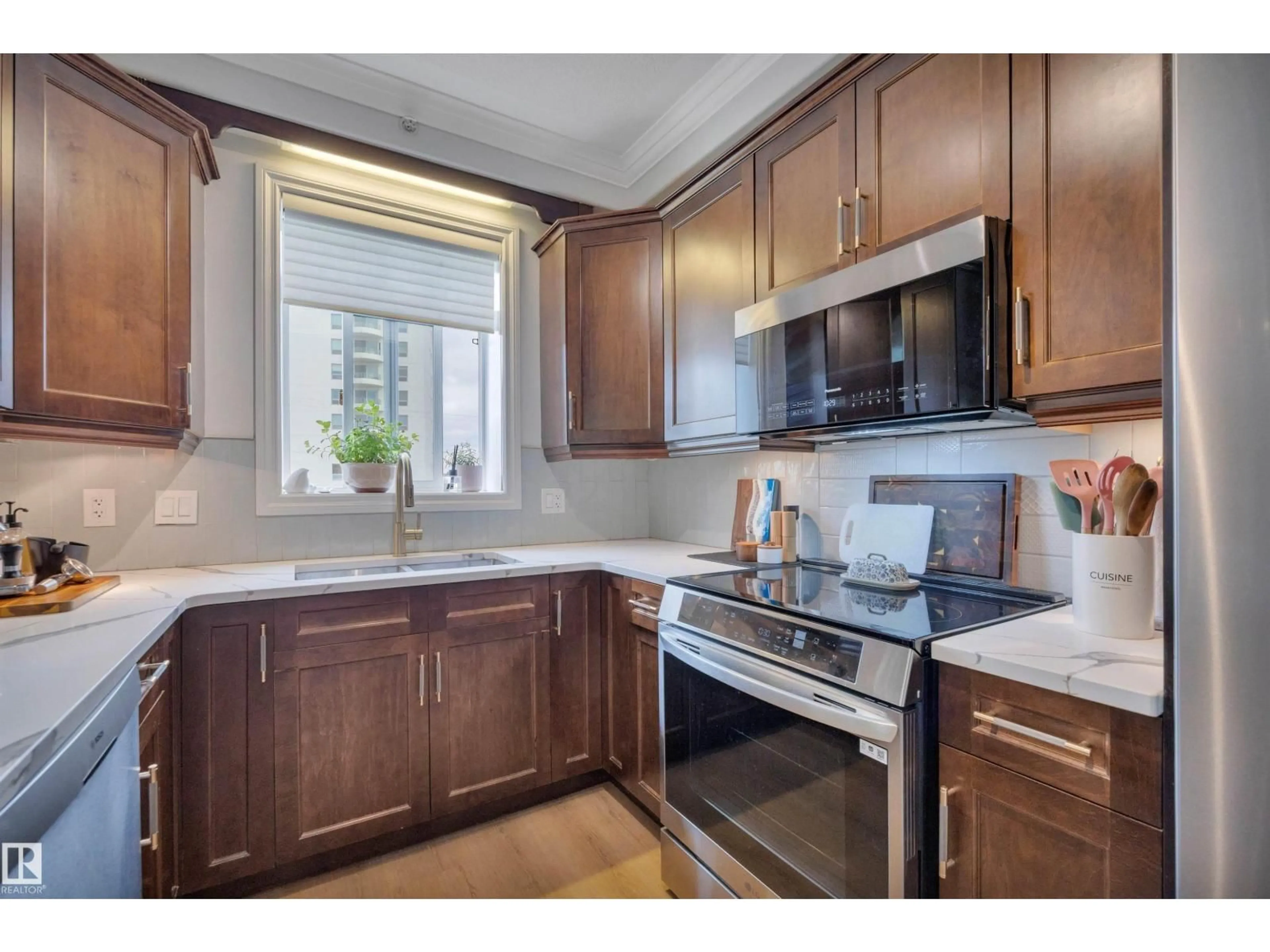 Standard kitchen, unknown for 305 - 8631 108 ST NW, Edmonton Alberta T6E4M5