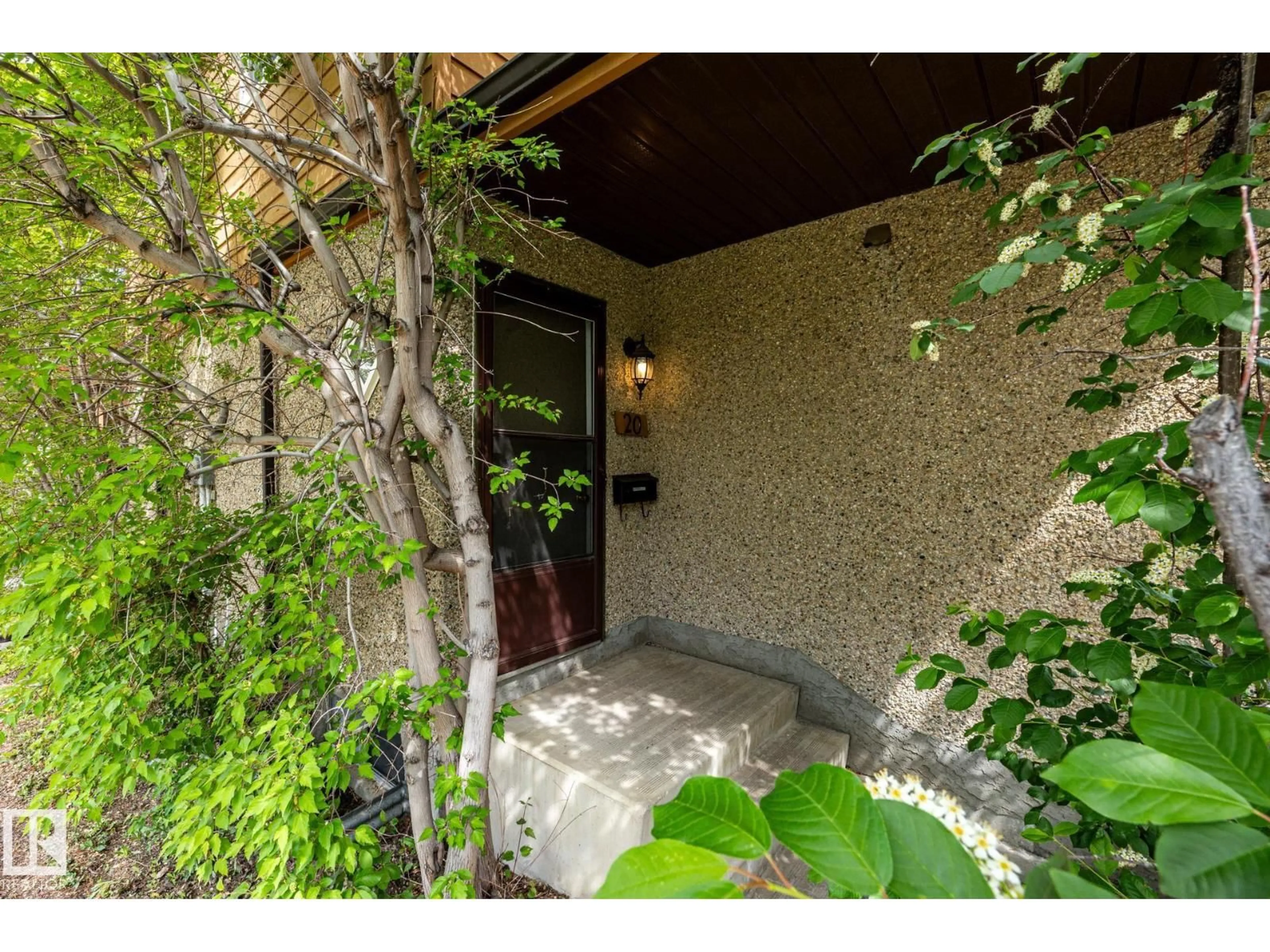 Indoor entryway for 20 - 3812 20 AV, Edmonton Alberta T6L4B2