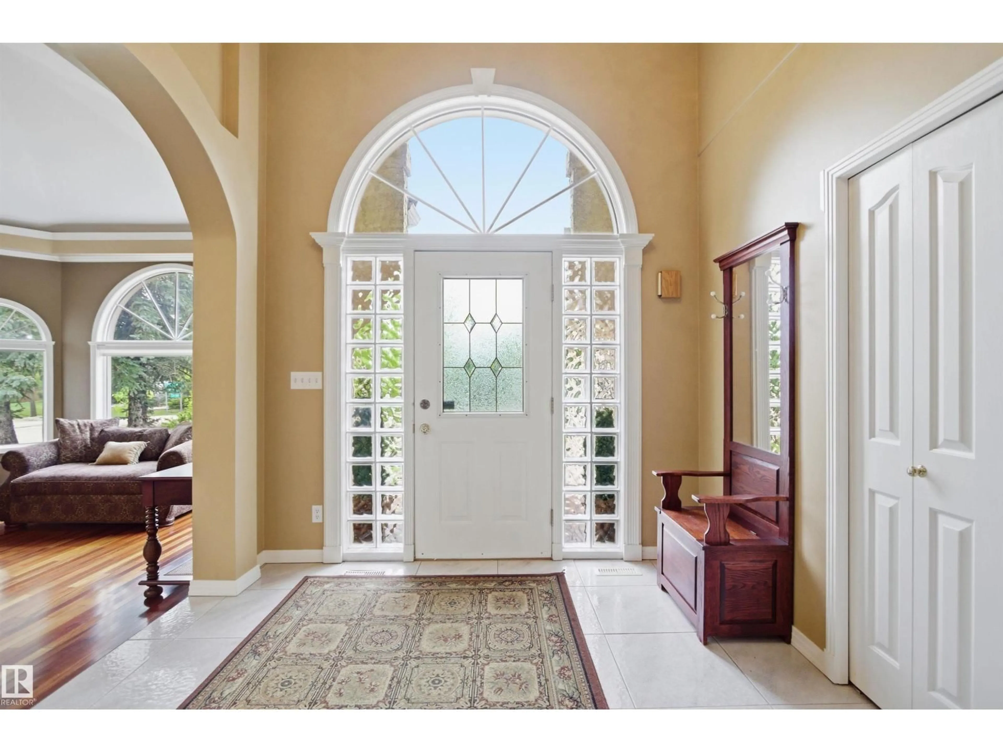 Indoor entryway for 521 ESTATE DR, Sherwood Park Alberta T8B1M2