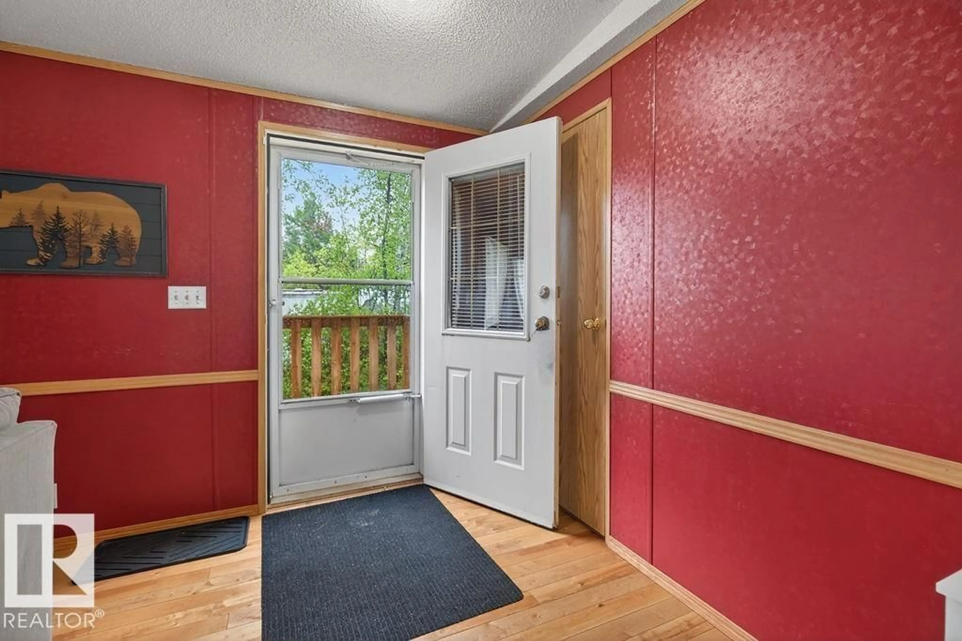 Indoor entryway for 124 ALLEN DR, Rural Athabasca County Alberta T9S1S3