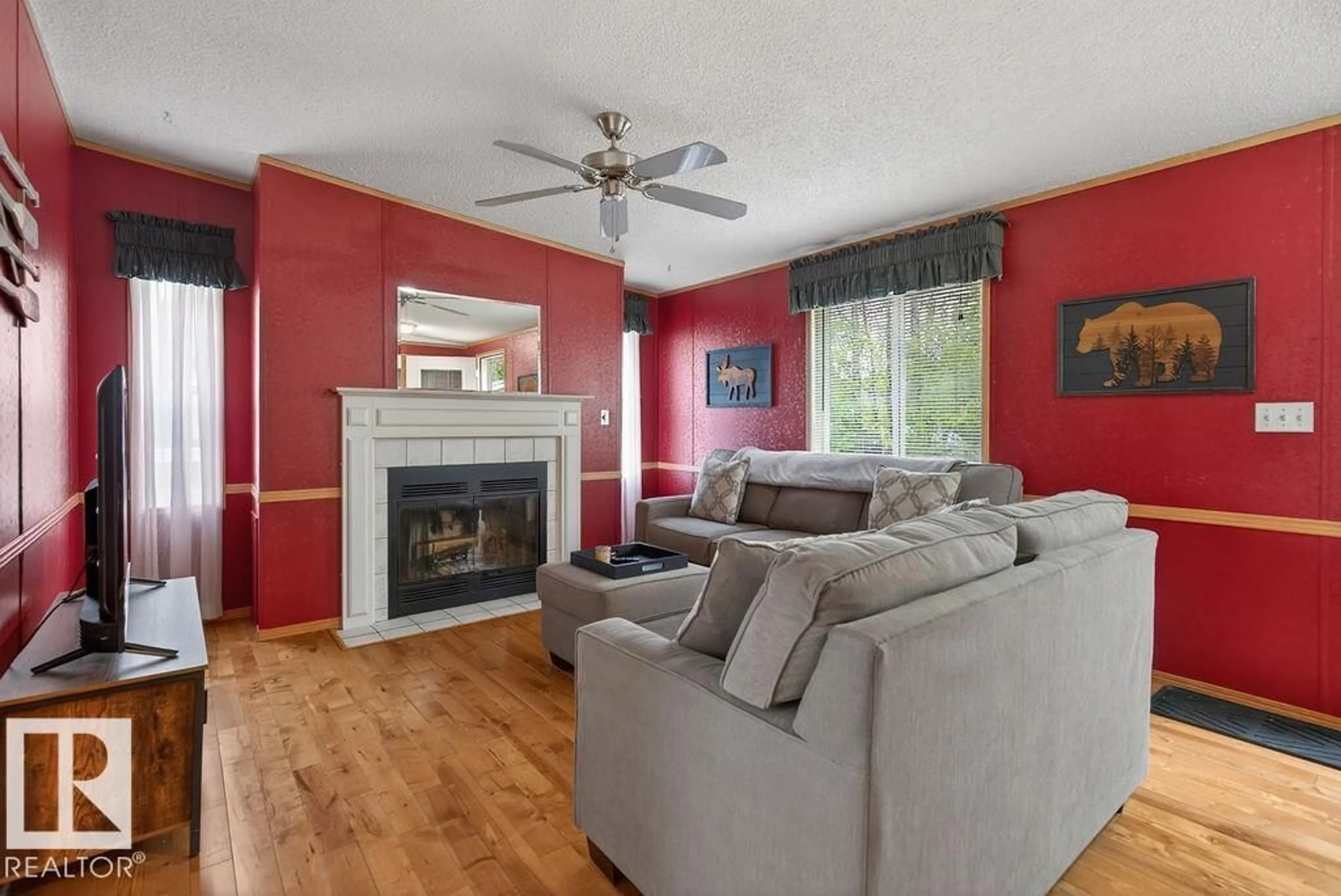 Living room with furniture, wood/laminate floor for 124 ALLEN DR, Rural Athabasca County Alberta T9S1S3