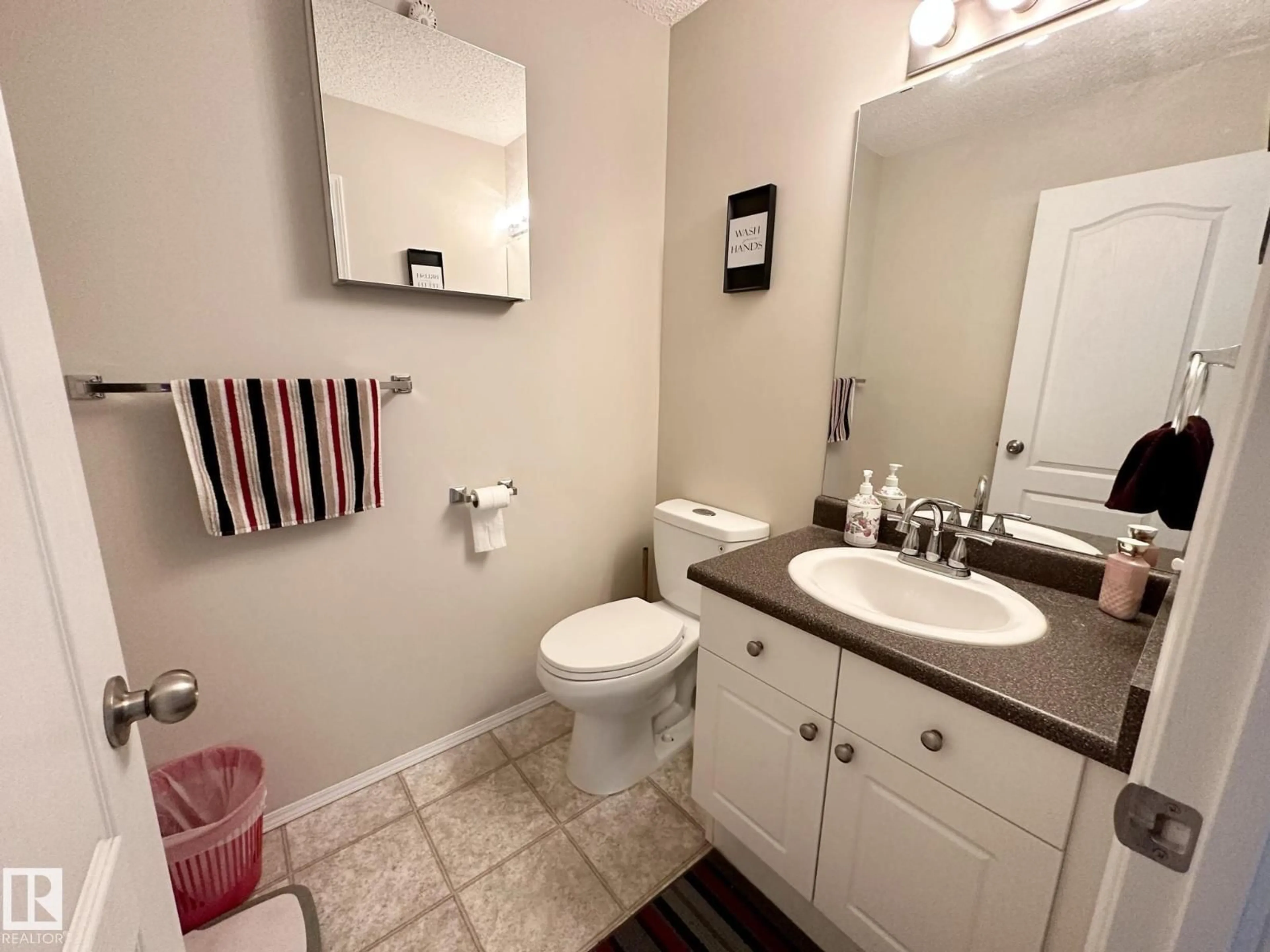 Standard bathroom, ceramic/tile floor for 2 GROVE MEADOW DR, Spruce Grove Alberta T7X4L9