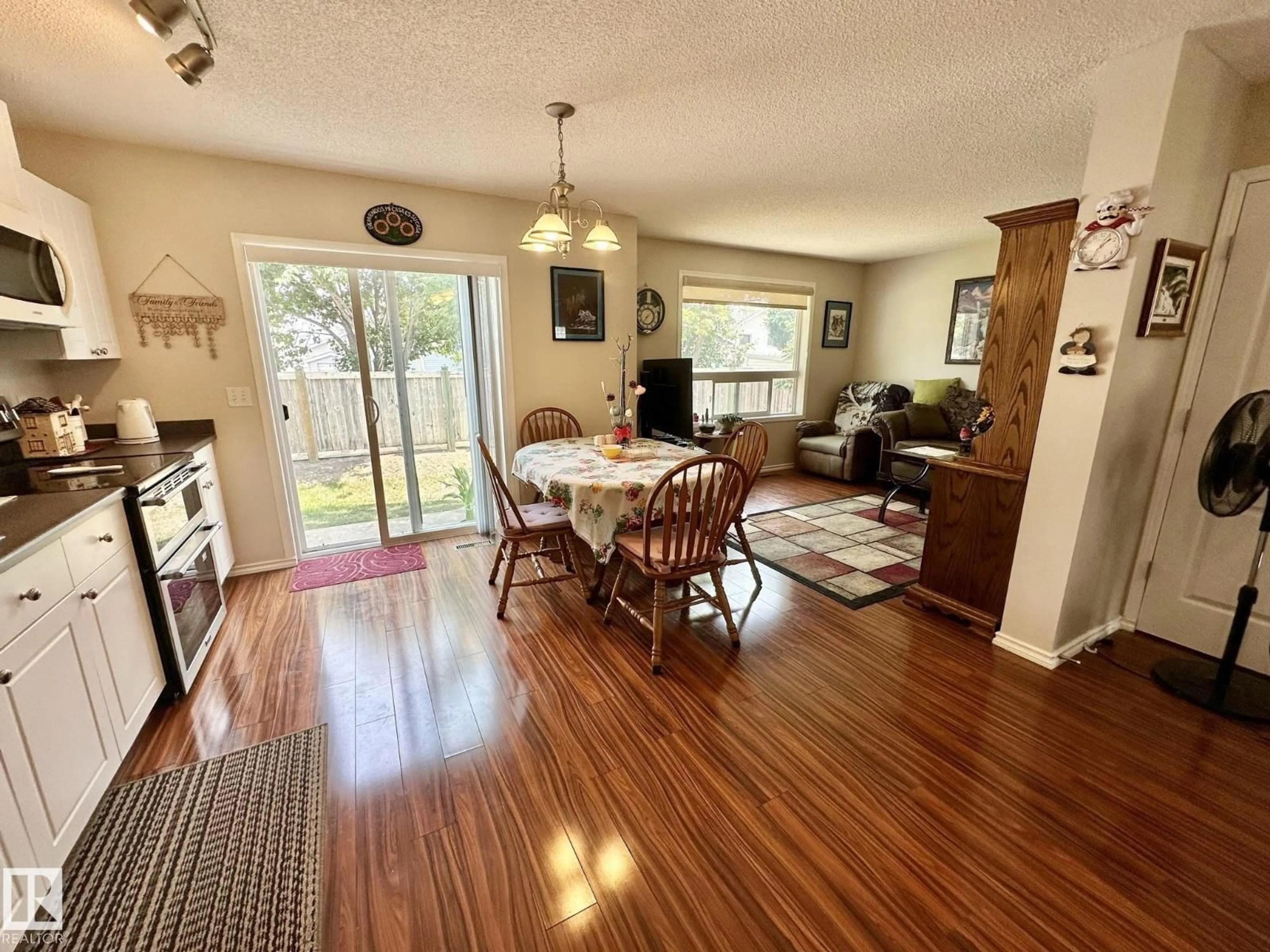 A pic of a room for 2 GROVE MEADOW DR, Spruce Grove Alberta T7X4L9