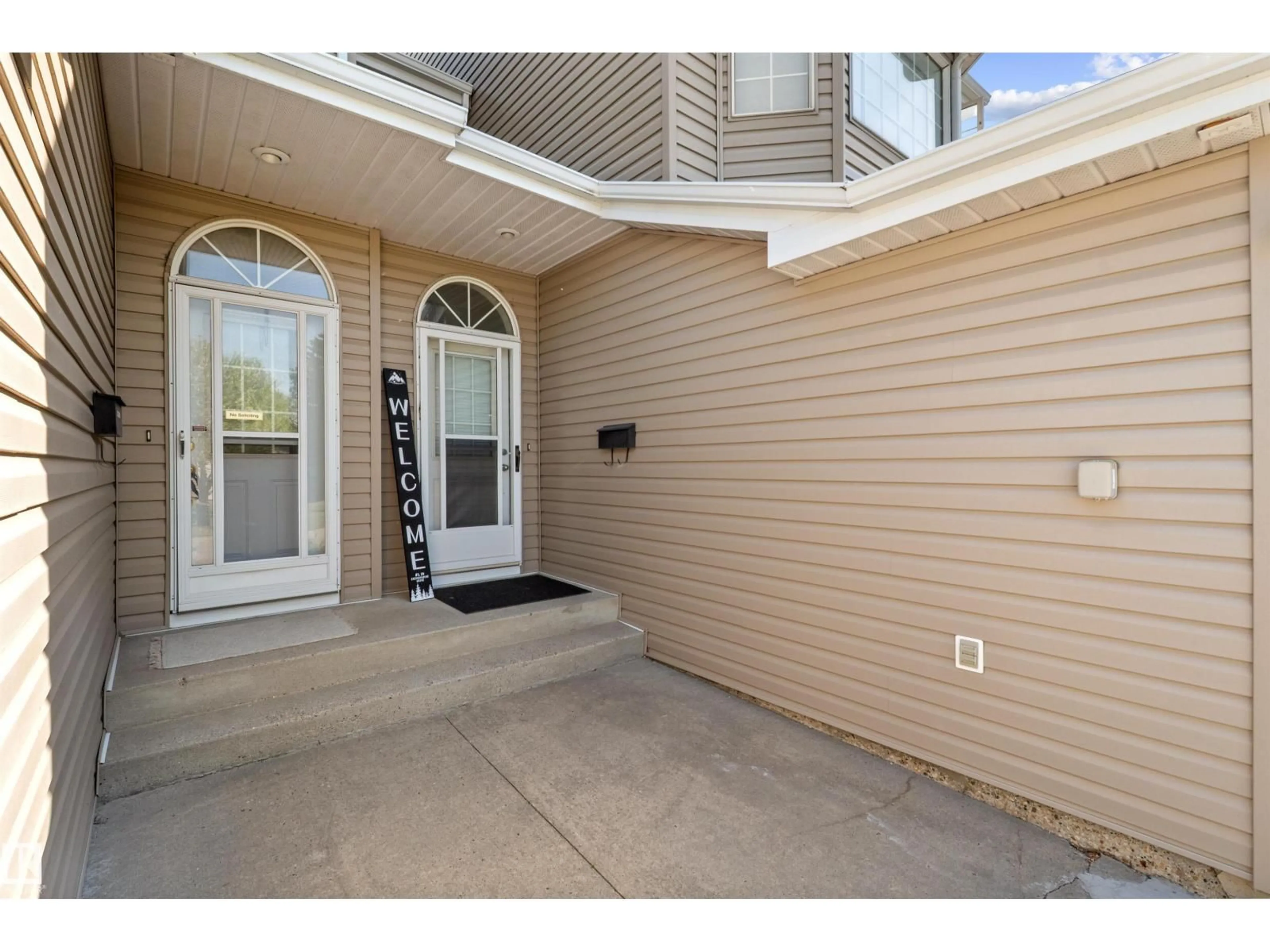 Indoor entryway for 20 - 5 DEERBOURNE DR, St. Albert Alberta T8N6E1