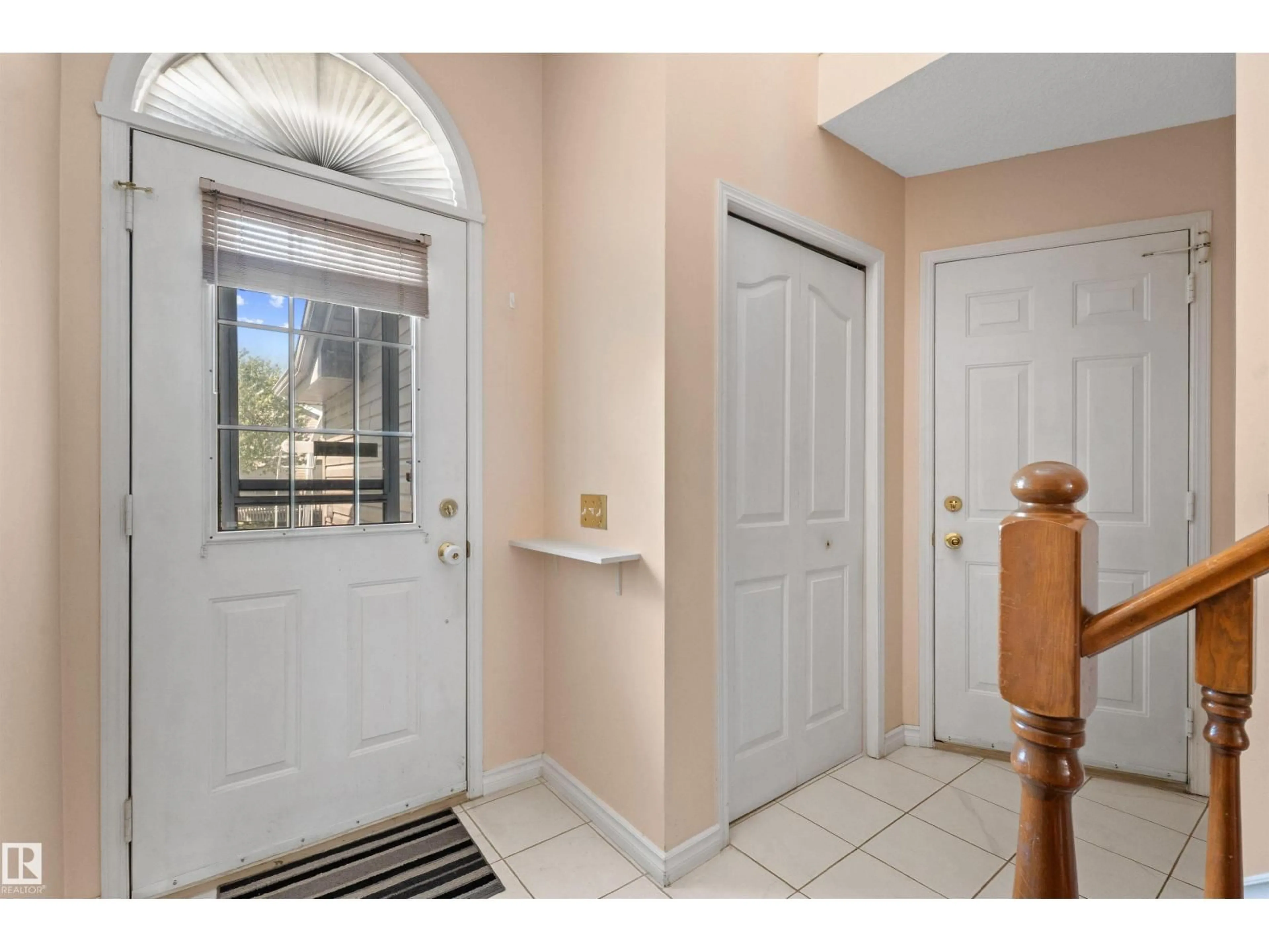 Indoor entryway for 20 - 5 DEERBOURNE DR, St. Albert Alberta T8N6E1