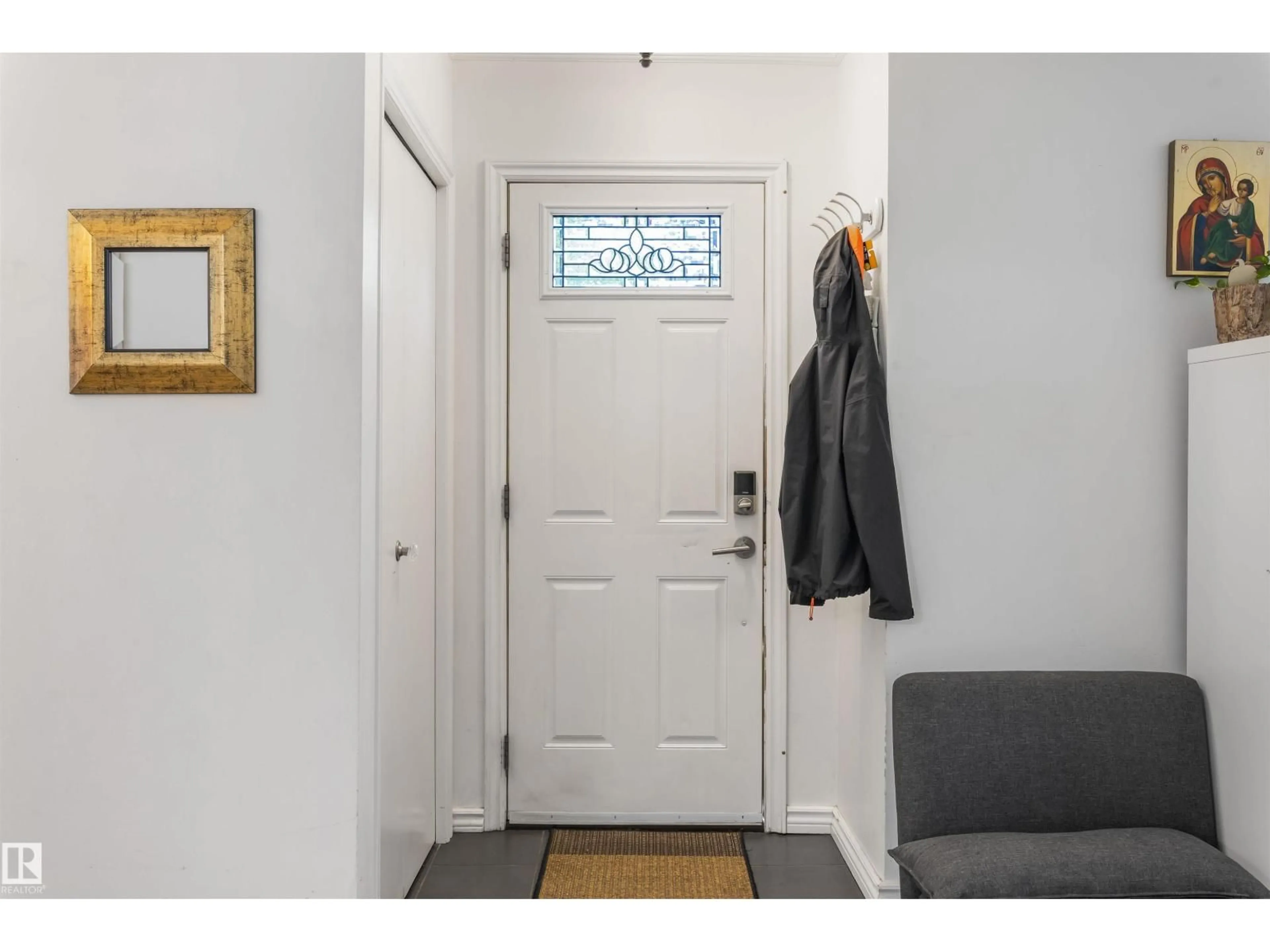 Indoor entryway for 14007 104 AV, Edmonton Alberta T5N0W7