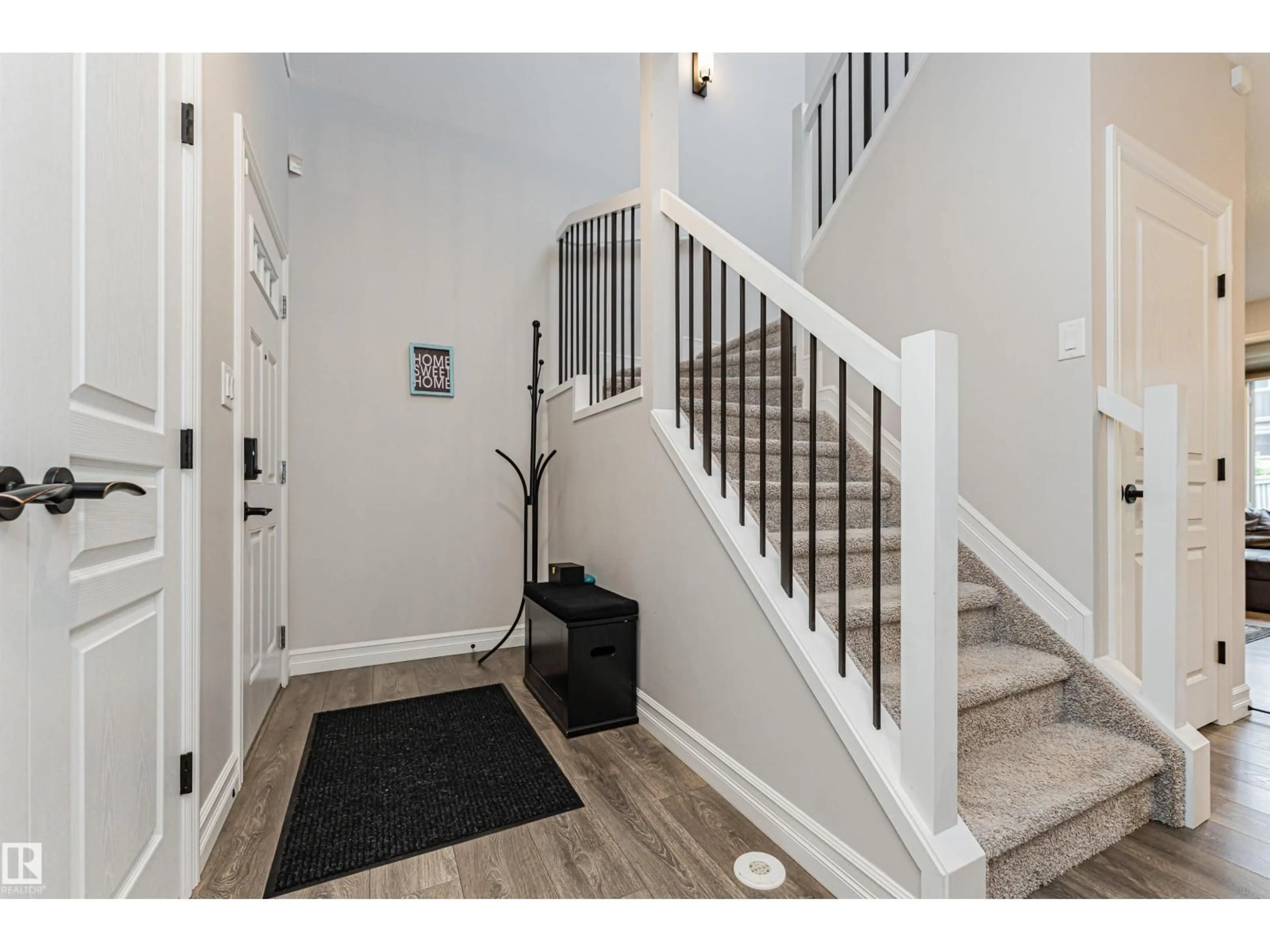 Indoor entryway for 8744 223 ST, Edmonton Alberta T5T7L6