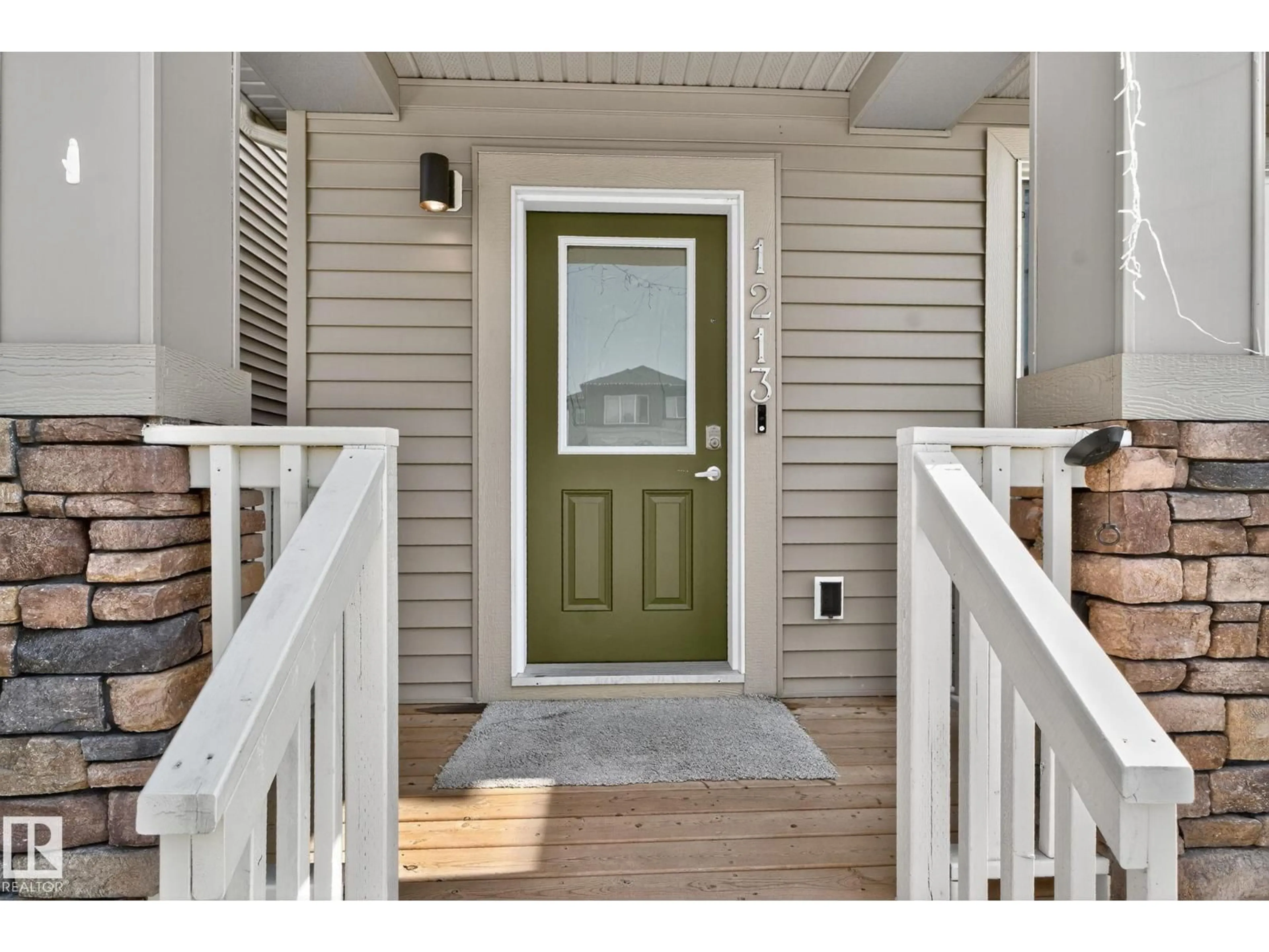 Indoor entryway for 1213 16A ST, Edmonton Alberta T6T2S5