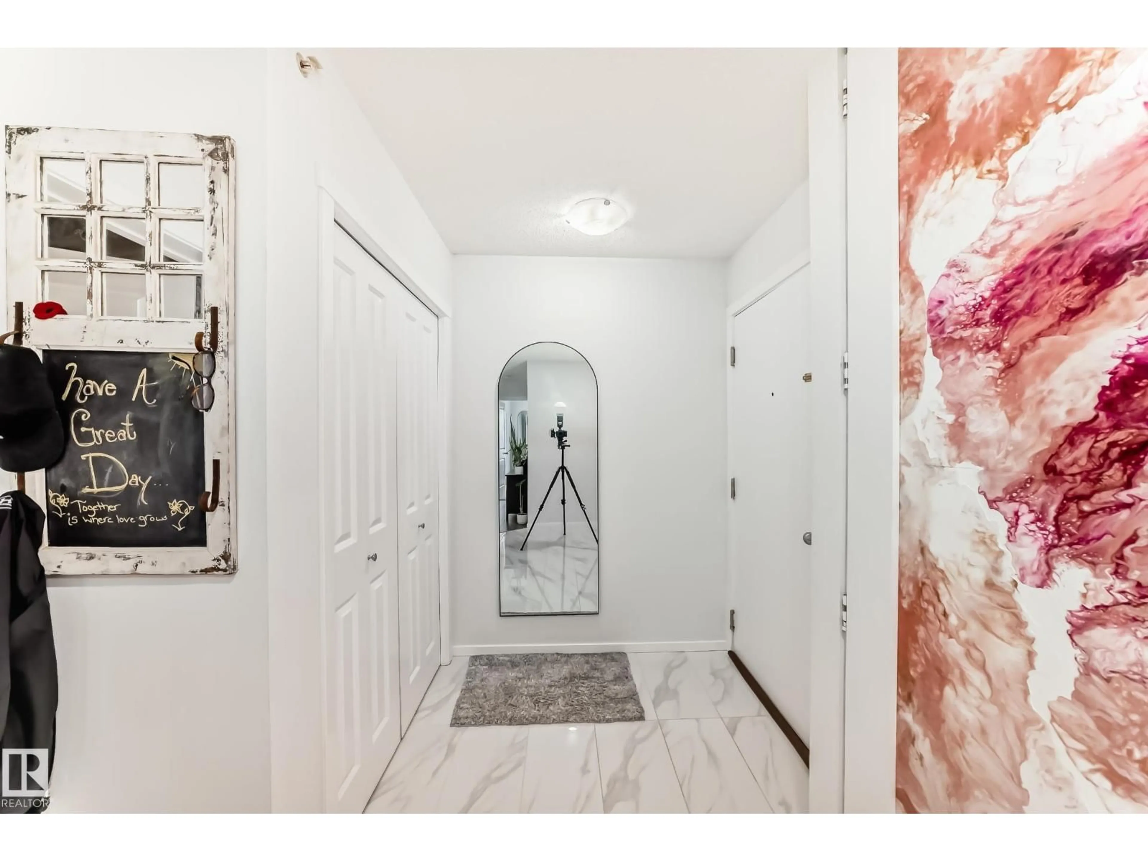 Indoor entryway for 423 18126 77 ST NW, Edmonton Alberta T5Z0N7