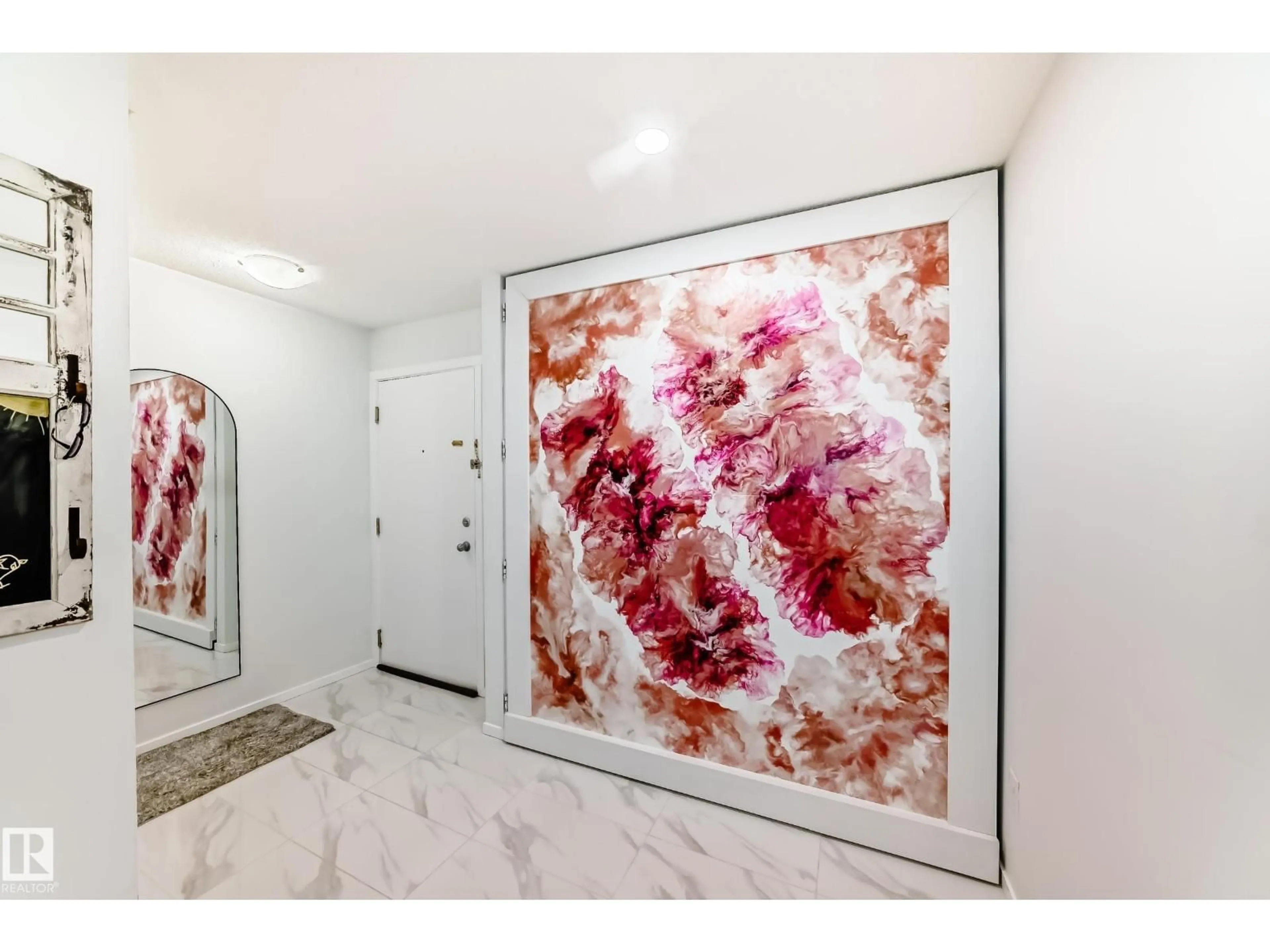Indoor foyer for 423 18126 77 ST NW, Edmonton Alberta T5Z0N7
