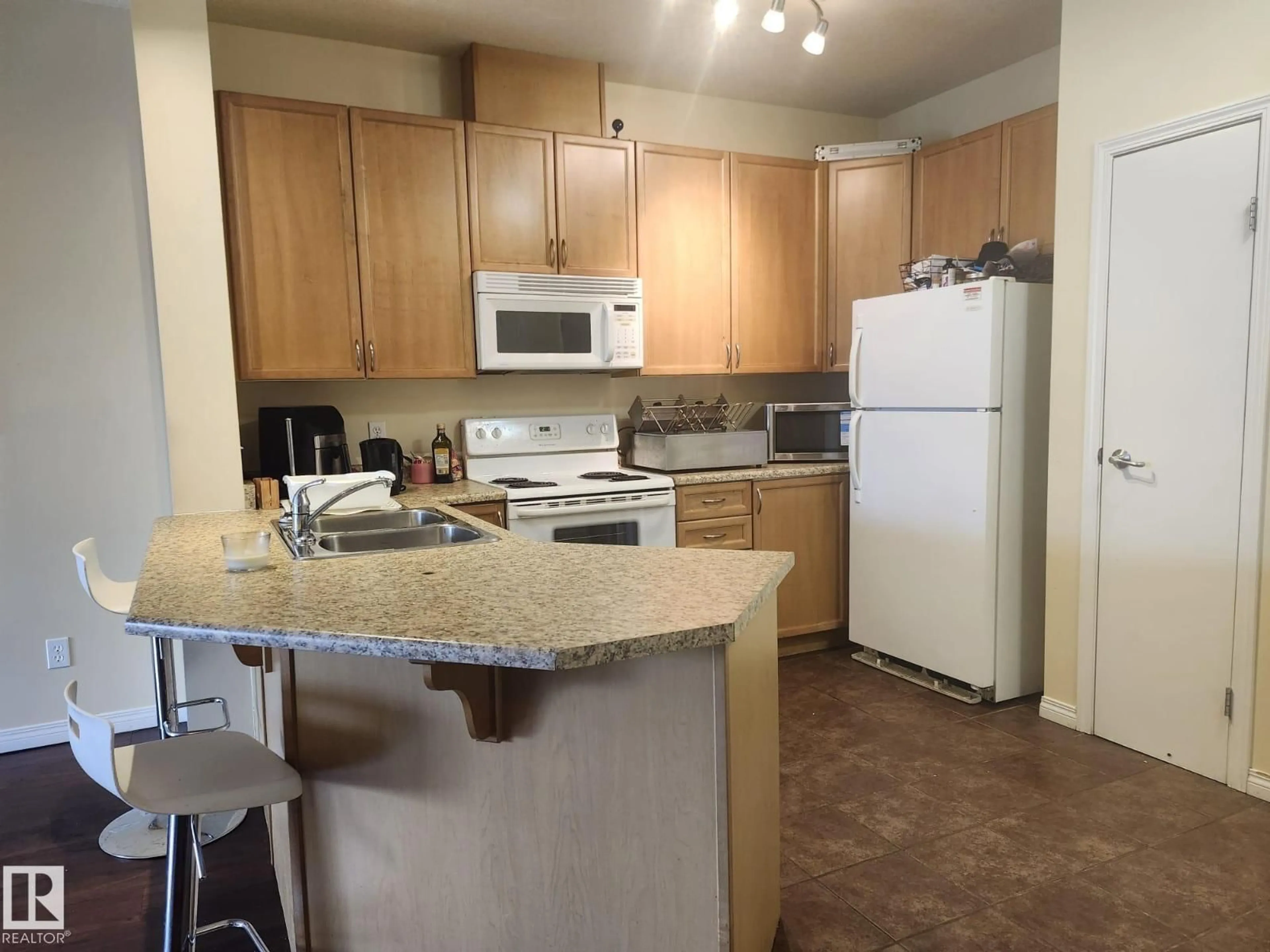 Standard kitchen, unknown for 425 - 4304 139 AV, Edmonton Alberta T5Y0H6