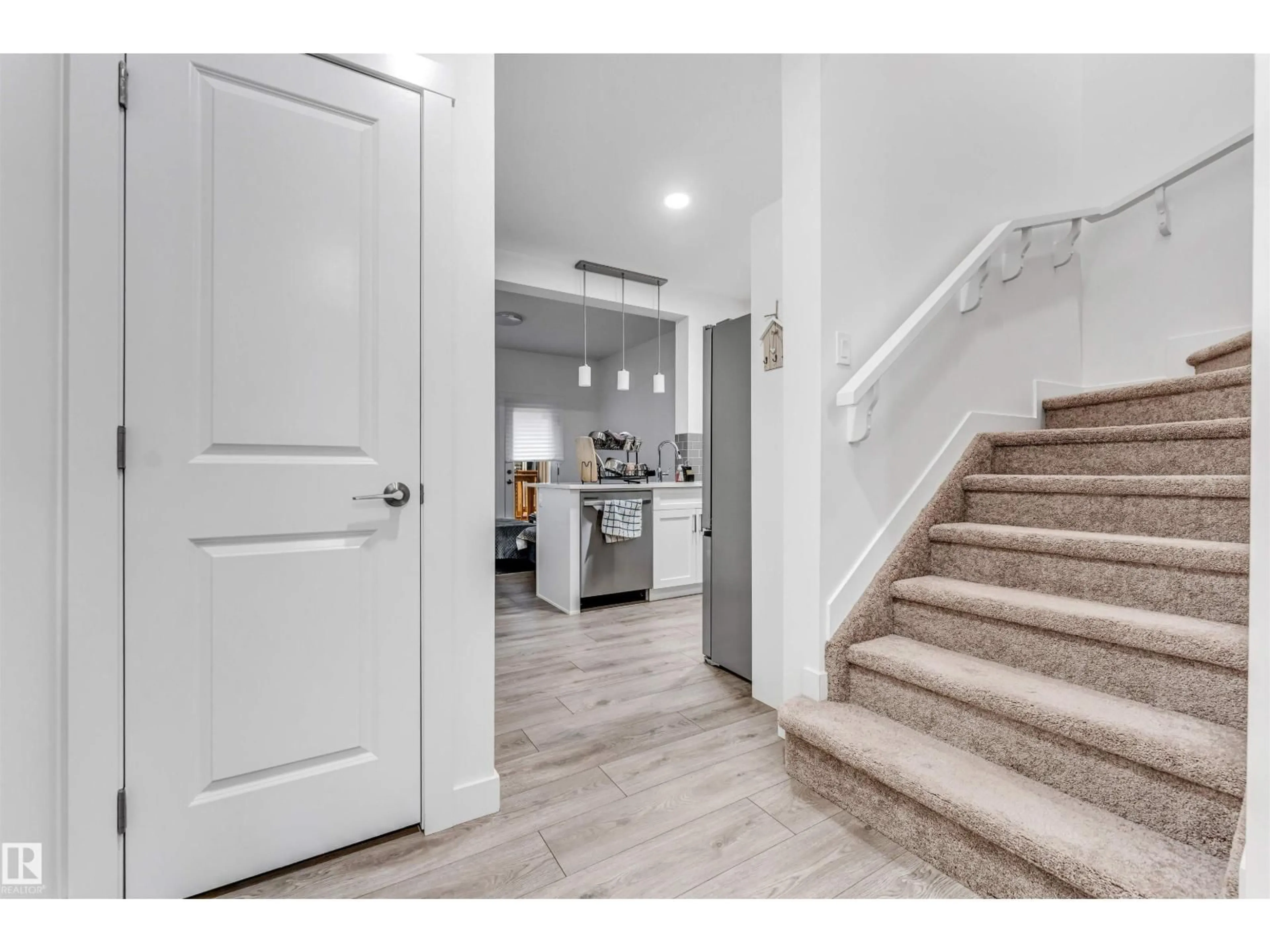 Indoor entryway for #45 - 2710 66 ST, Edmonton Alberta T6X3H4