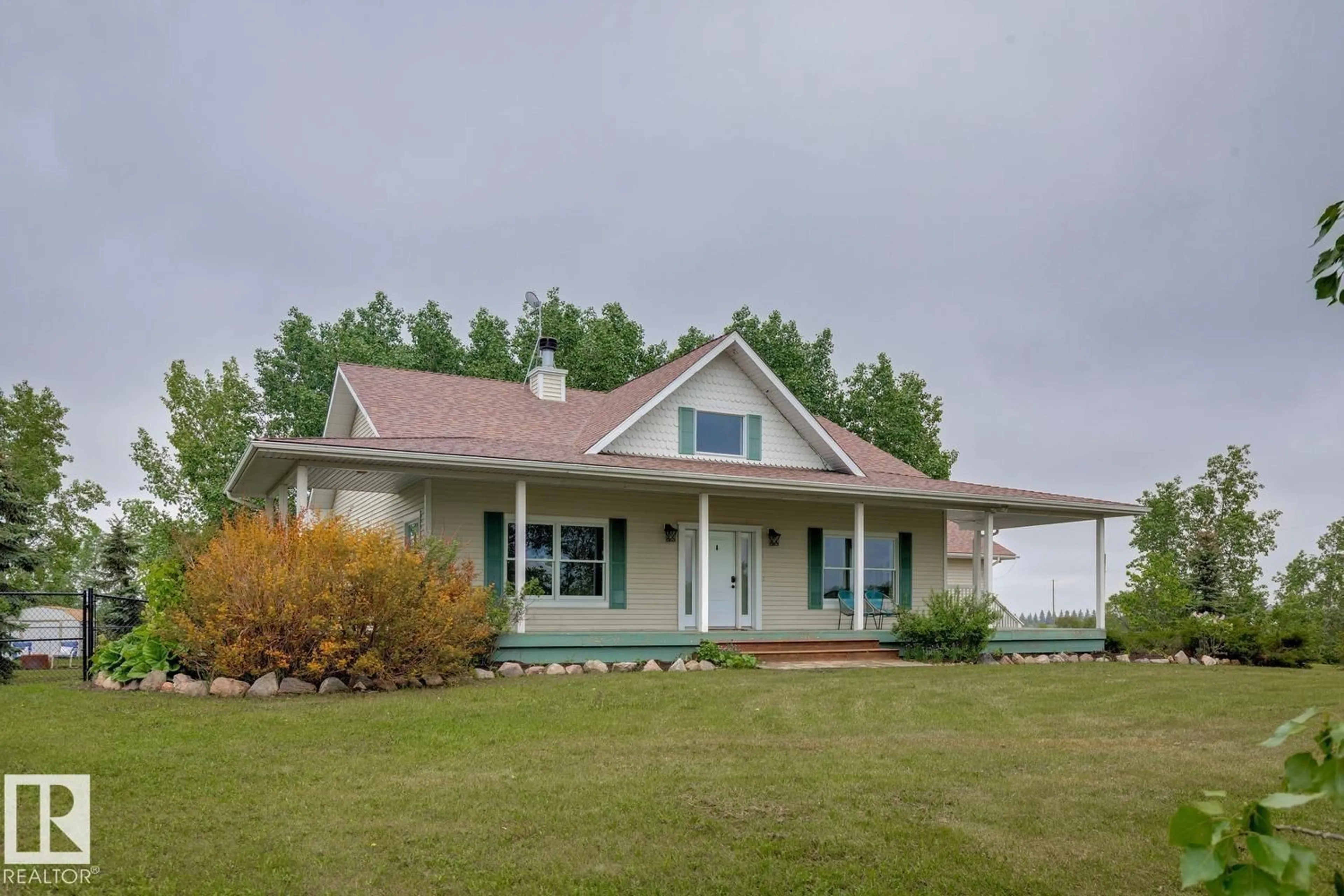 Home with vinyl exterior material, water/lake/river/ocean view for 55116 RGE ROAD 230, Rural Sturgeon County Alberta T8L5B4