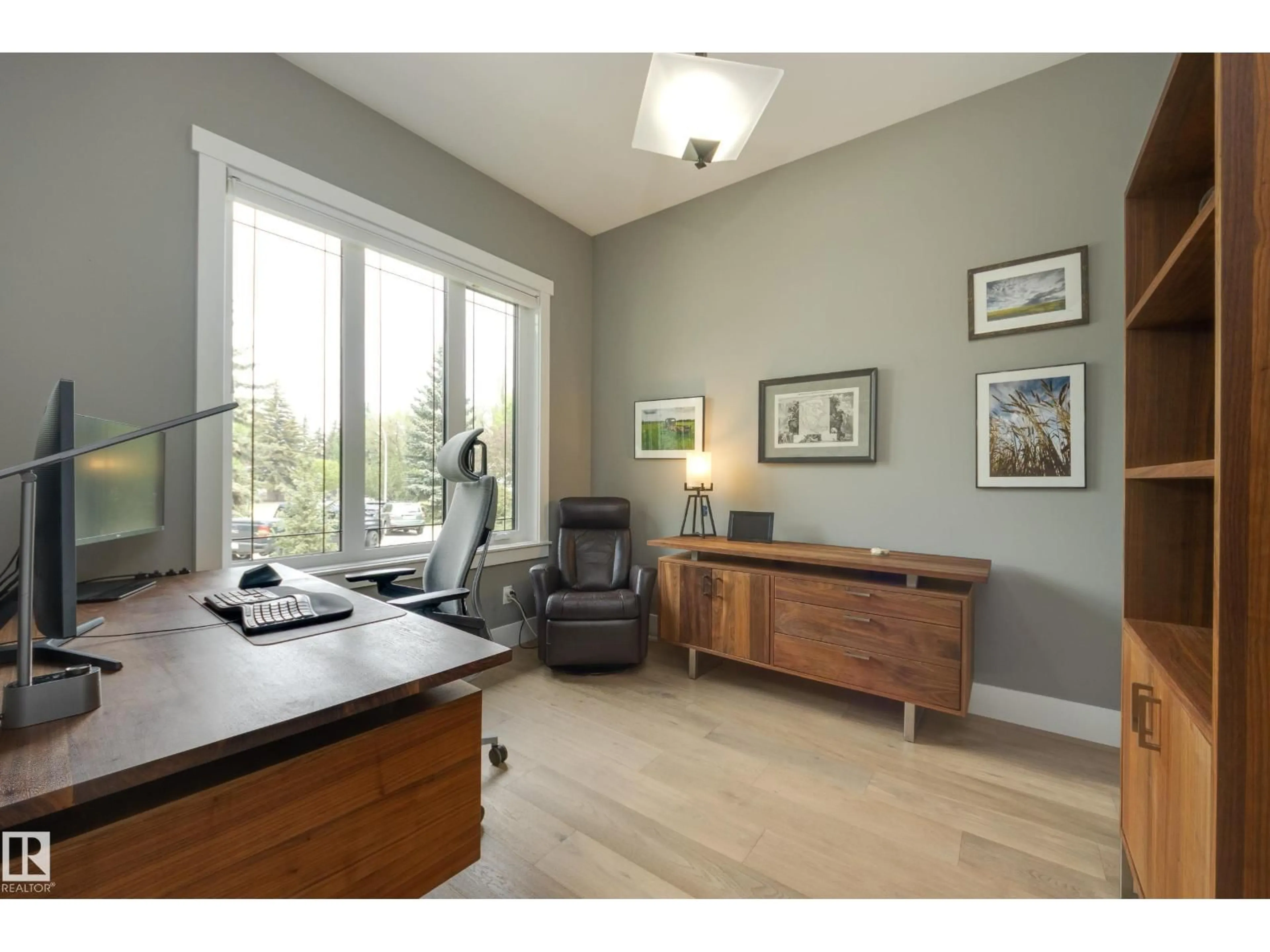 A pic of a room for 9307 147 ST, Edmonton Alberta T5R0Y8