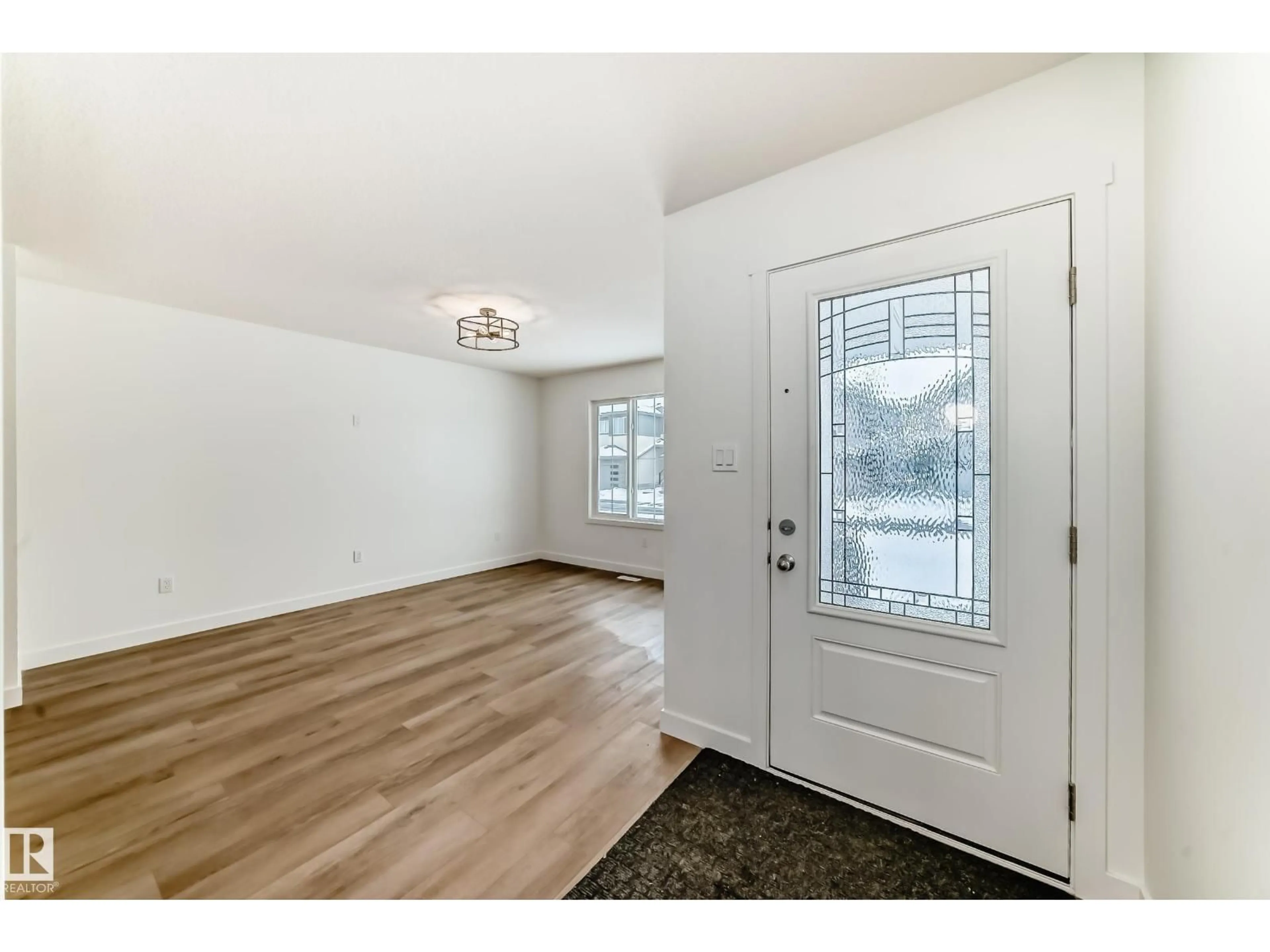Indoor entryway for 4611 177 AVE, Edmonton Alberta T5Y4B7