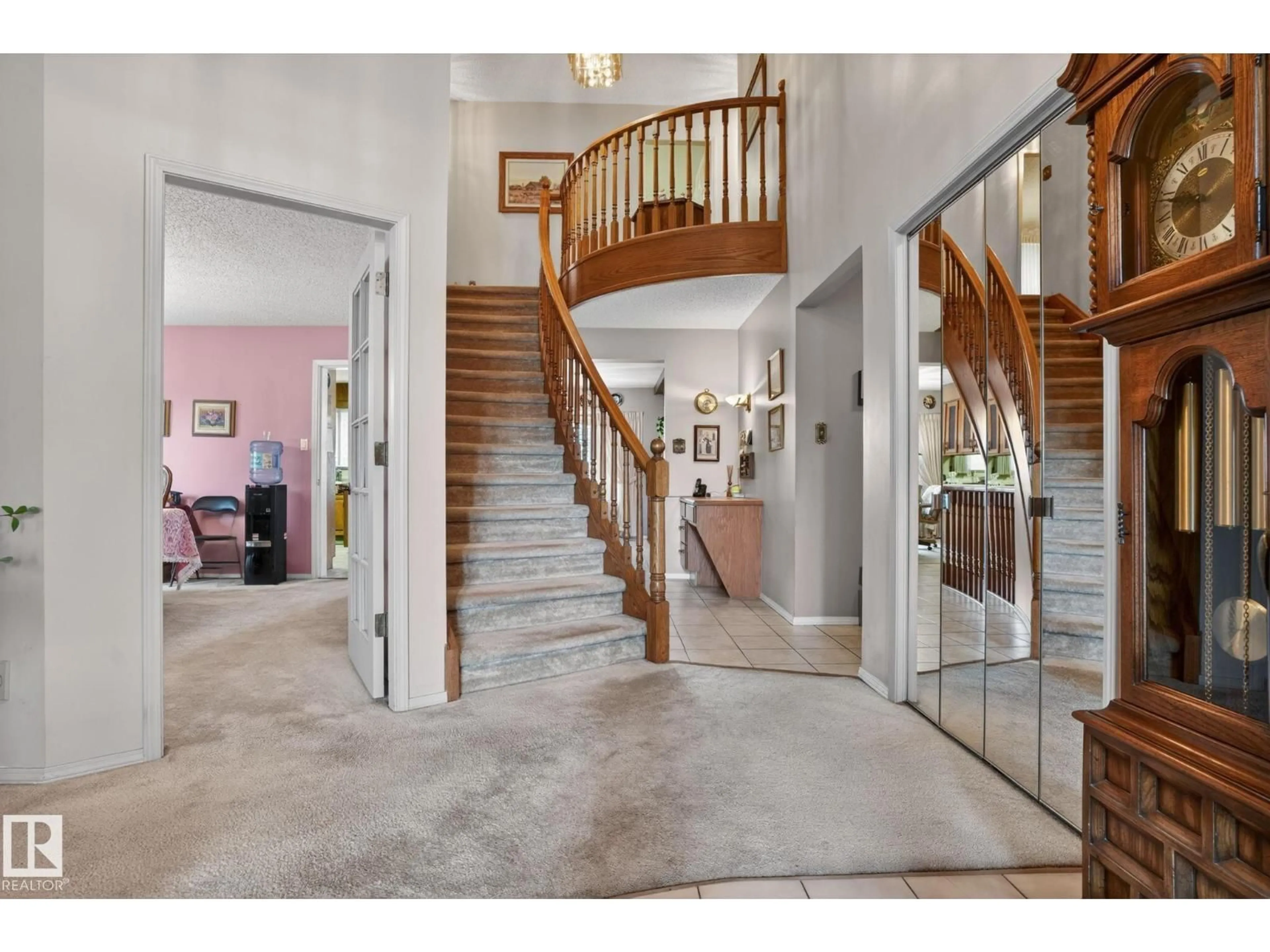 Indoor foyer for NW - 2332 113A ST, Edmonton Alberta T6J4Y2