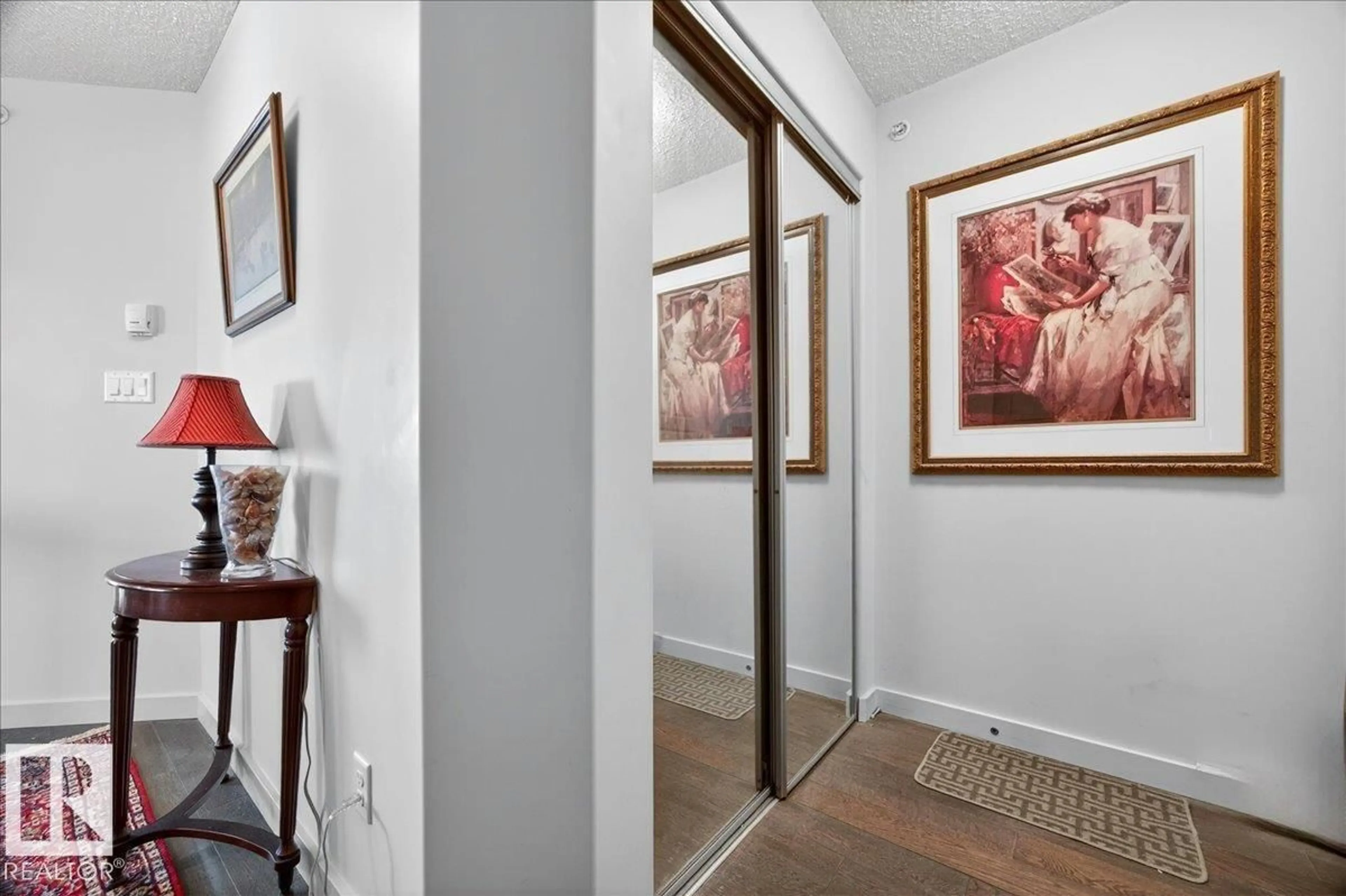 Indoor entryway for 6084 - 425 STANTON DR, Edmonton Alberta T6X0Z4