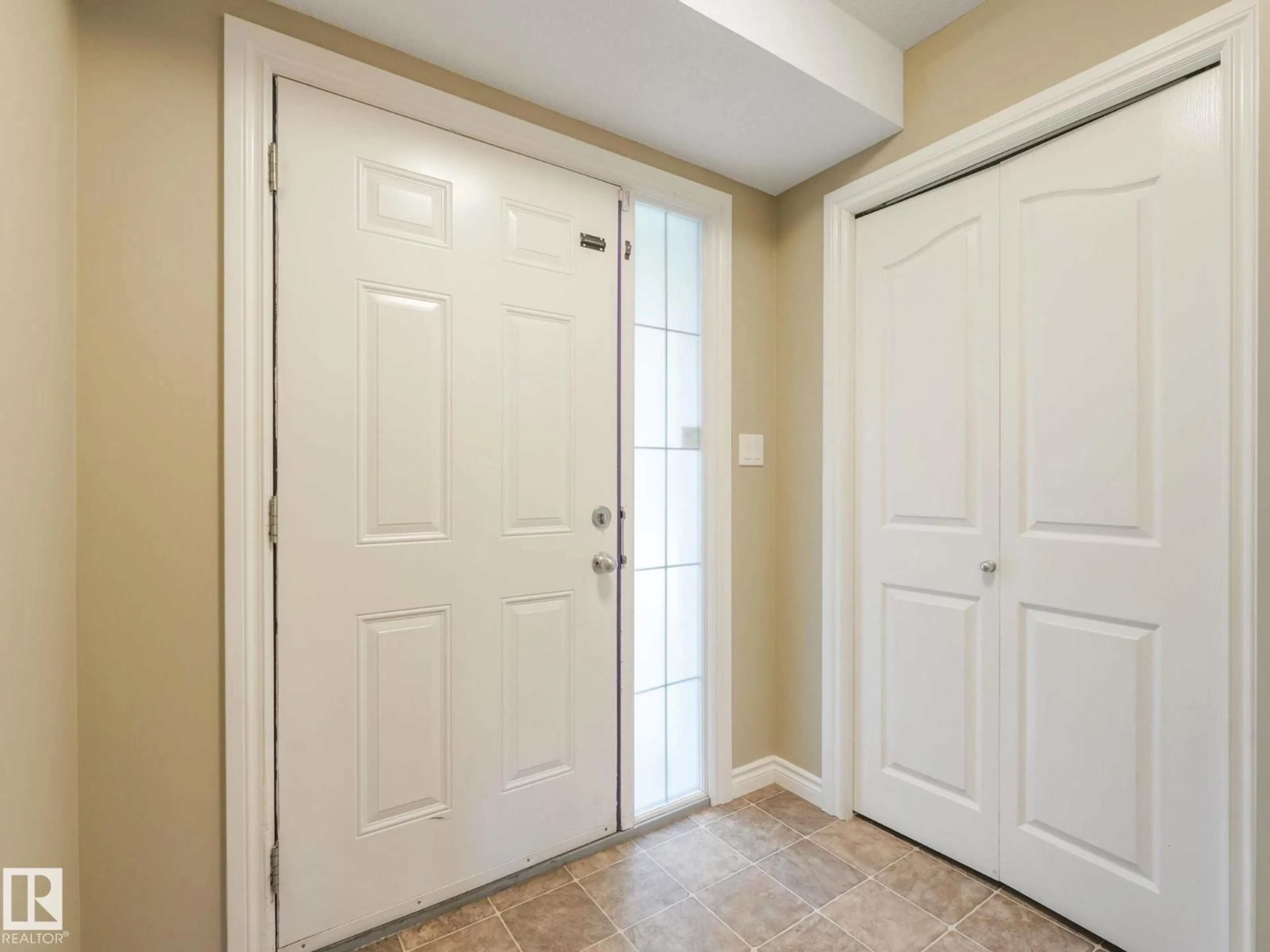 Indoor entryway for #6 - 85 SPRUCE VILLAGE DR, Spruce Grove Alberta T7X0L2