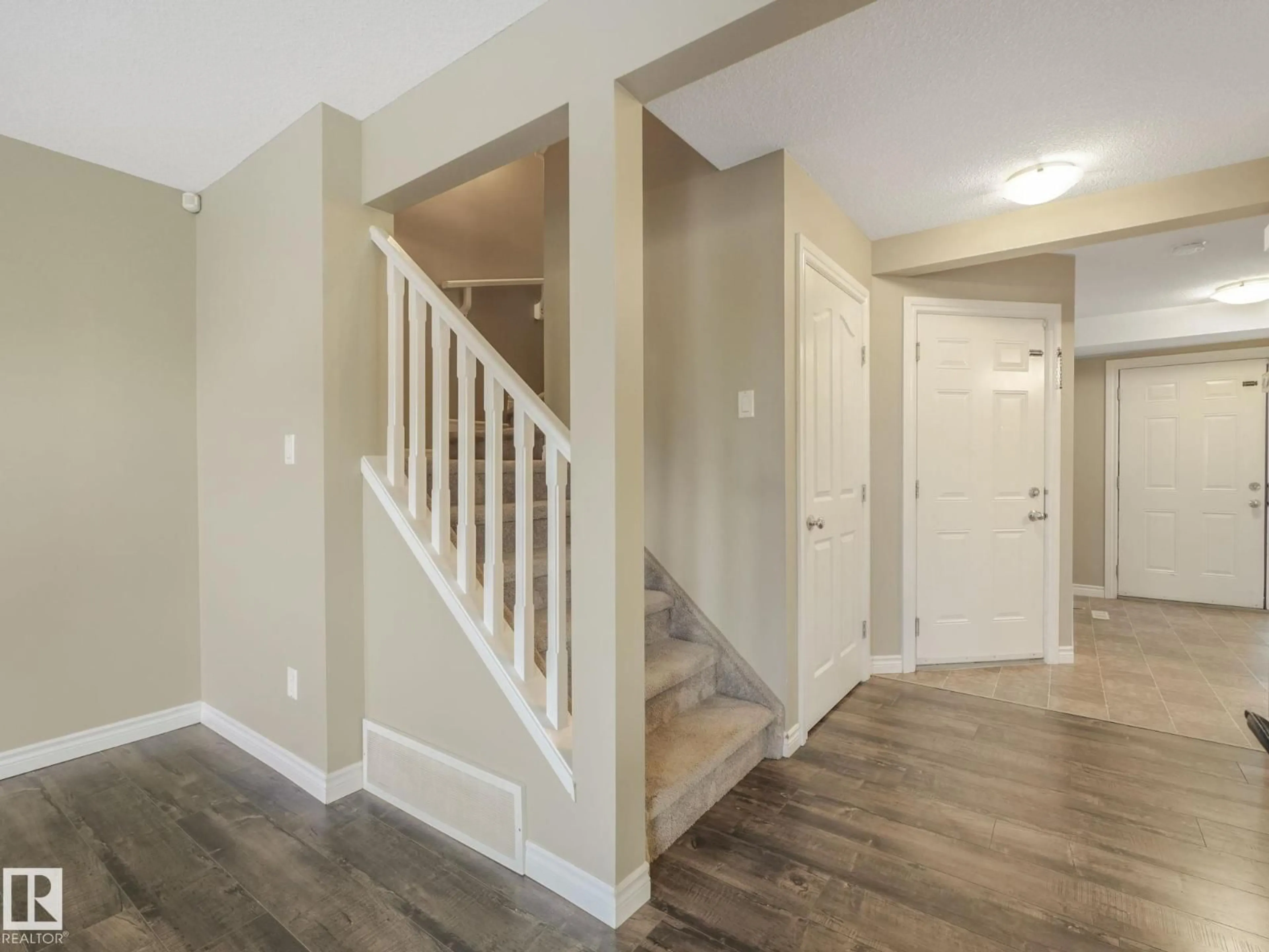Indoor entryway for #6 - 85 SPRUCE VILLAGE DR, Spruce Grove Alberta T7X0L2