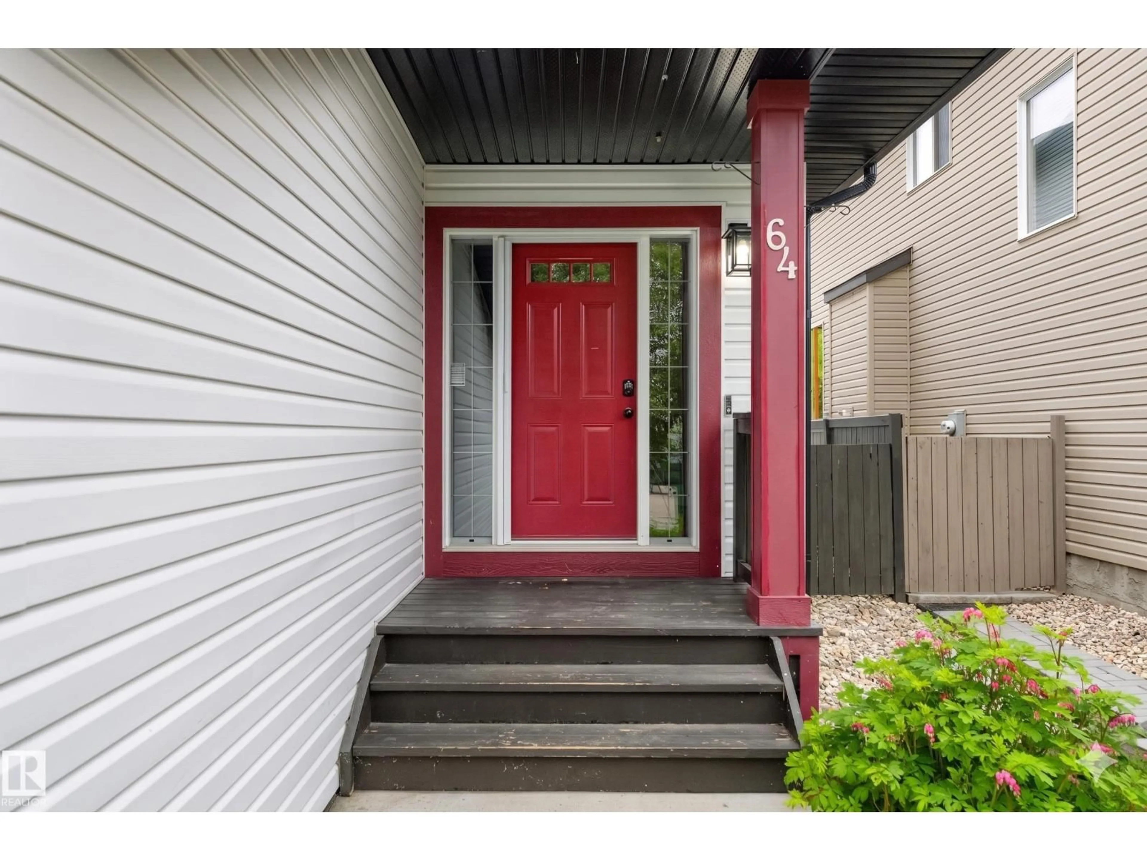 Indoor entryway for 64 SOUTH CREEK WD, Stony Plain Alberta T7Z0E1