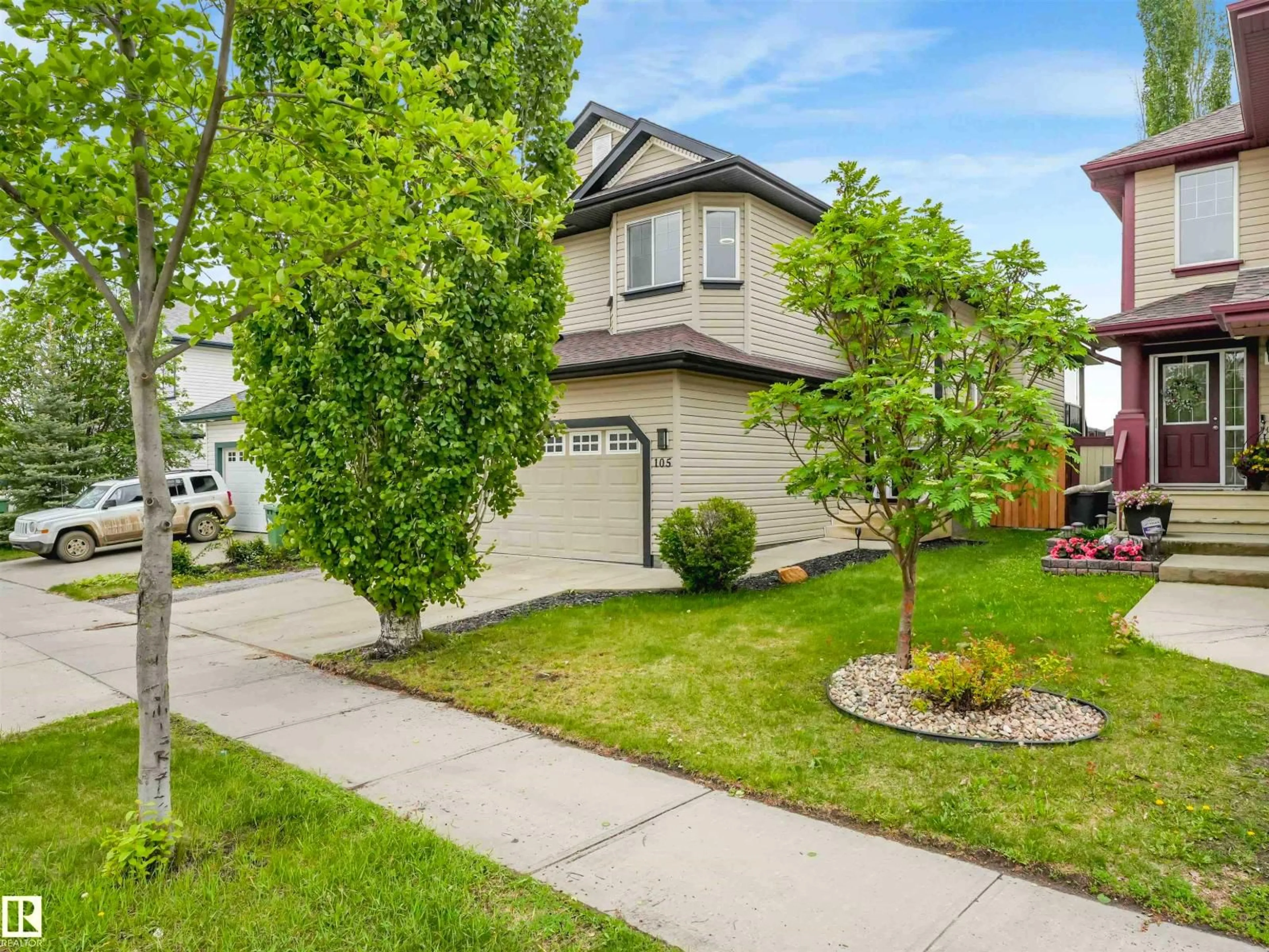 Home with vinyl exterior material, street for 105 RUE MOREAU, Beaumont Alberta T4X1T1