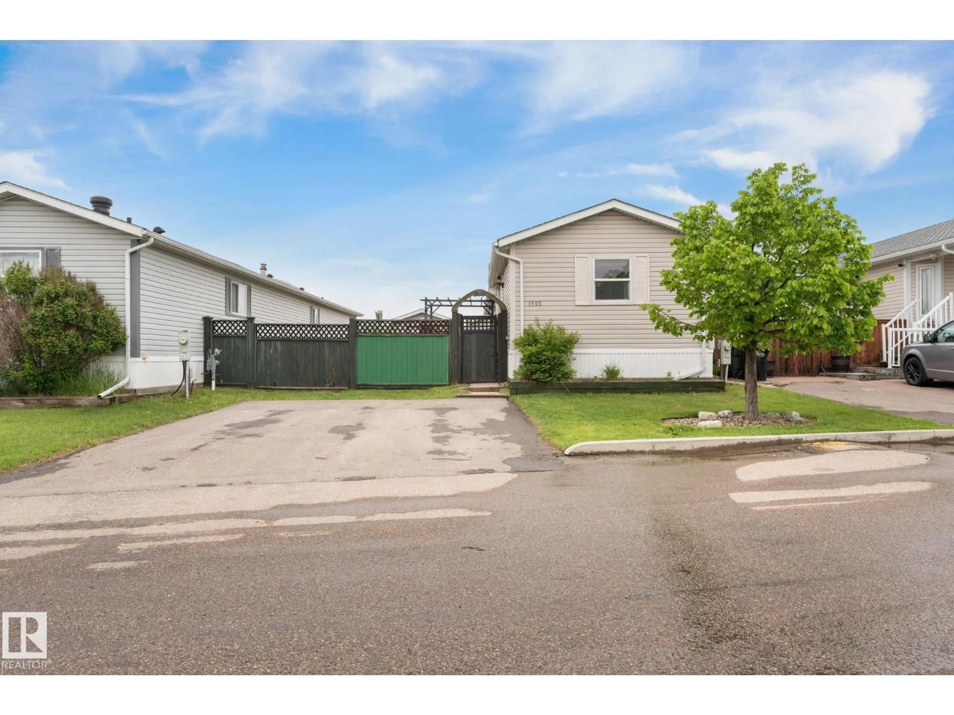 Unknown for 1592 JUBILEE DR, Sherwood Park Alberta T8H2M9