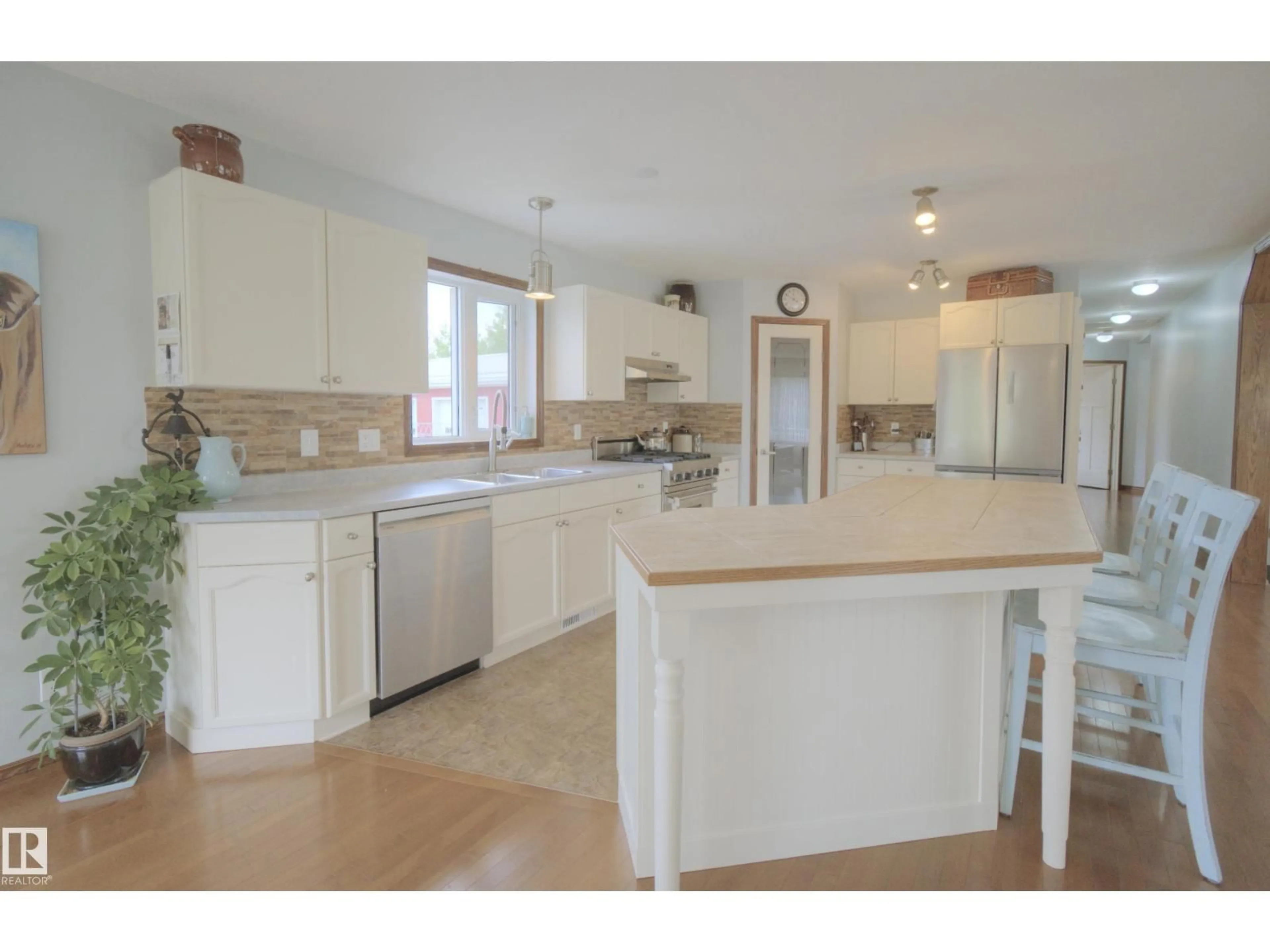 Open concept kitchen, unknown for 1213 TWP ROAD 554, Rural Lac Ste. Anne County Alberta T0E1V0