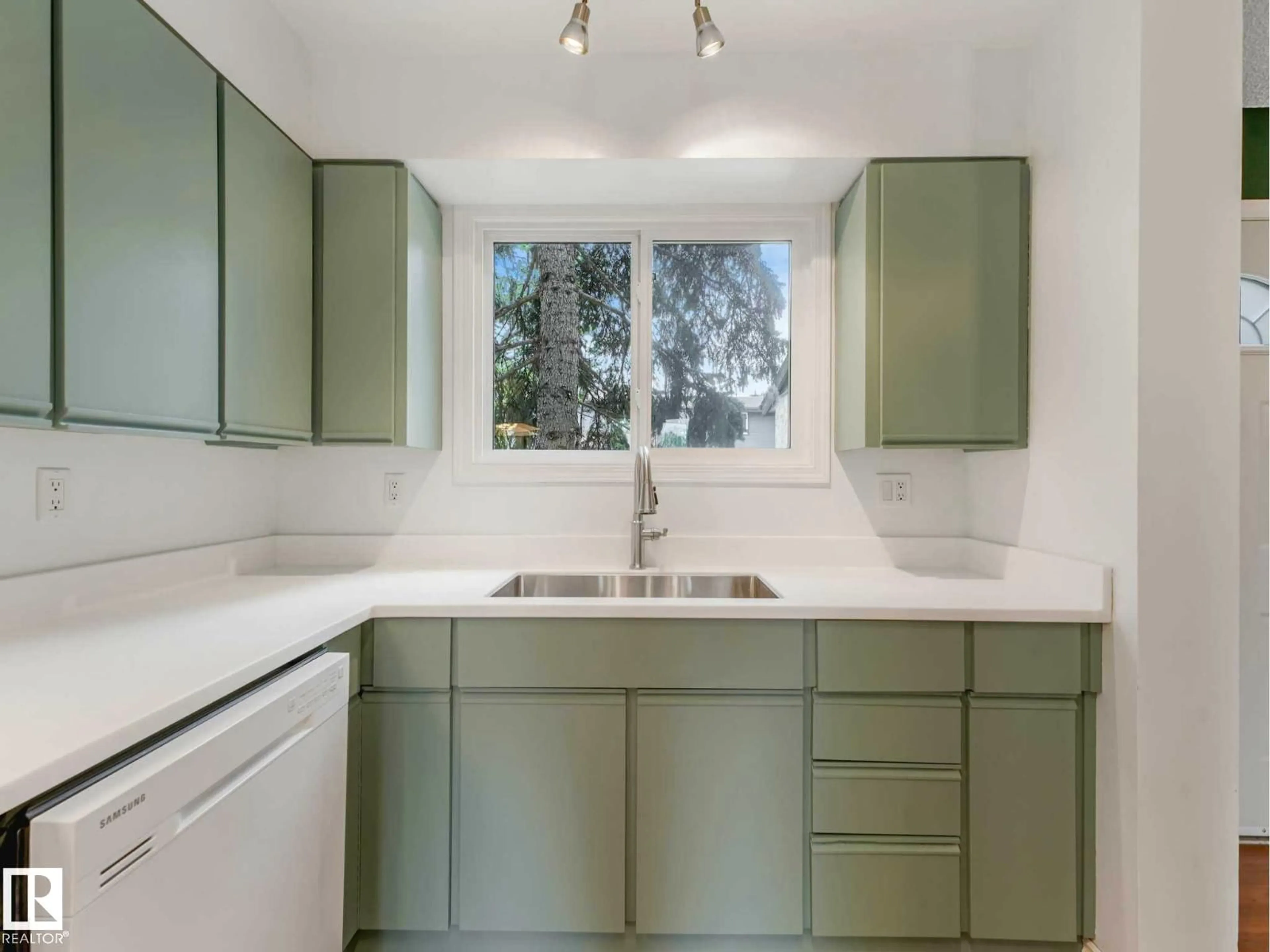 Standard kitchen, unknown for NW - 17108 100 ST, Edmonton Alberta T5X5H3