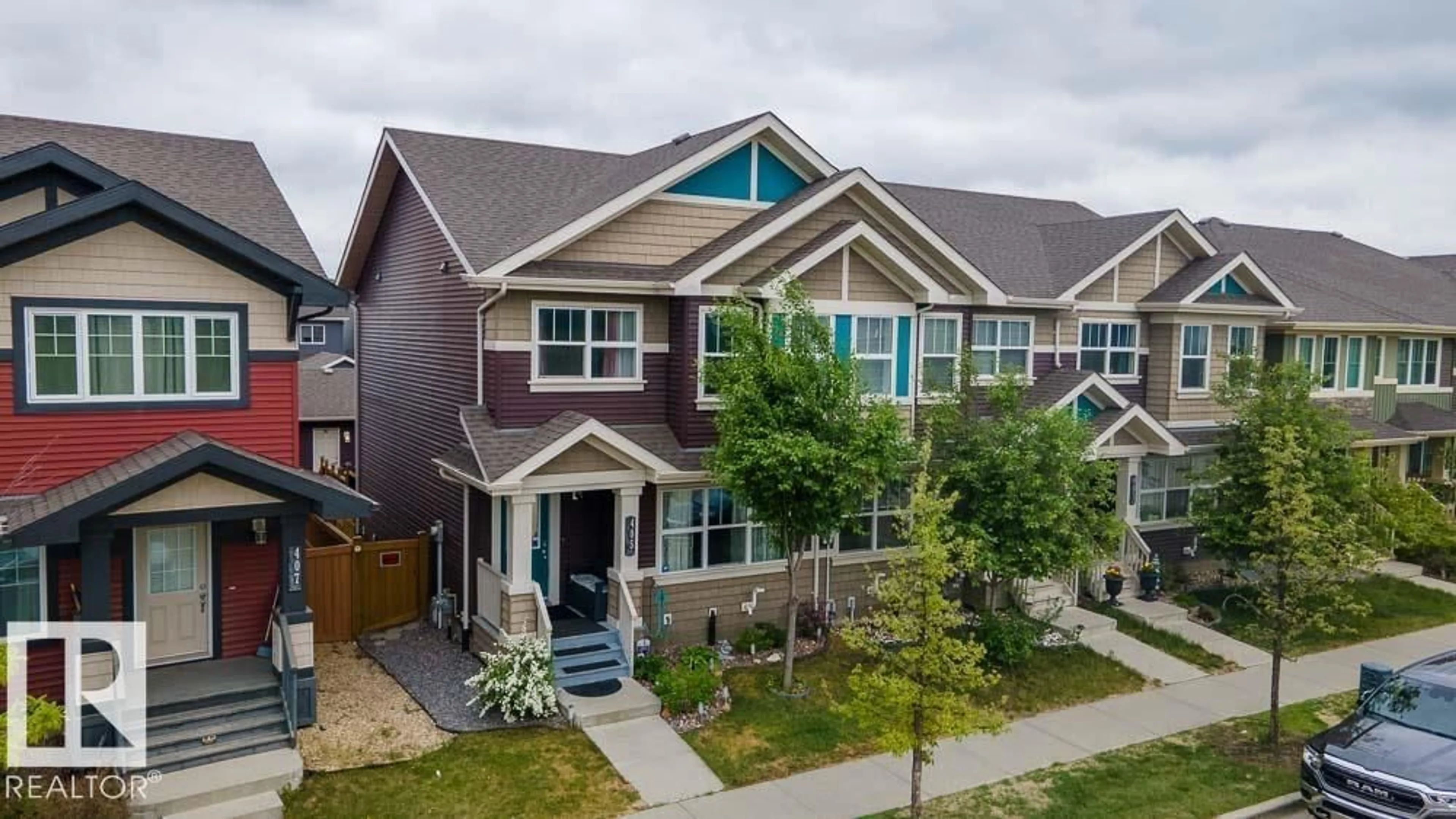 A pic from outside/outdoor area/front of a property/back of a property/a pic from drone, street for 405 ORCHARDS BV, Edmonton Alberta T6X2E1