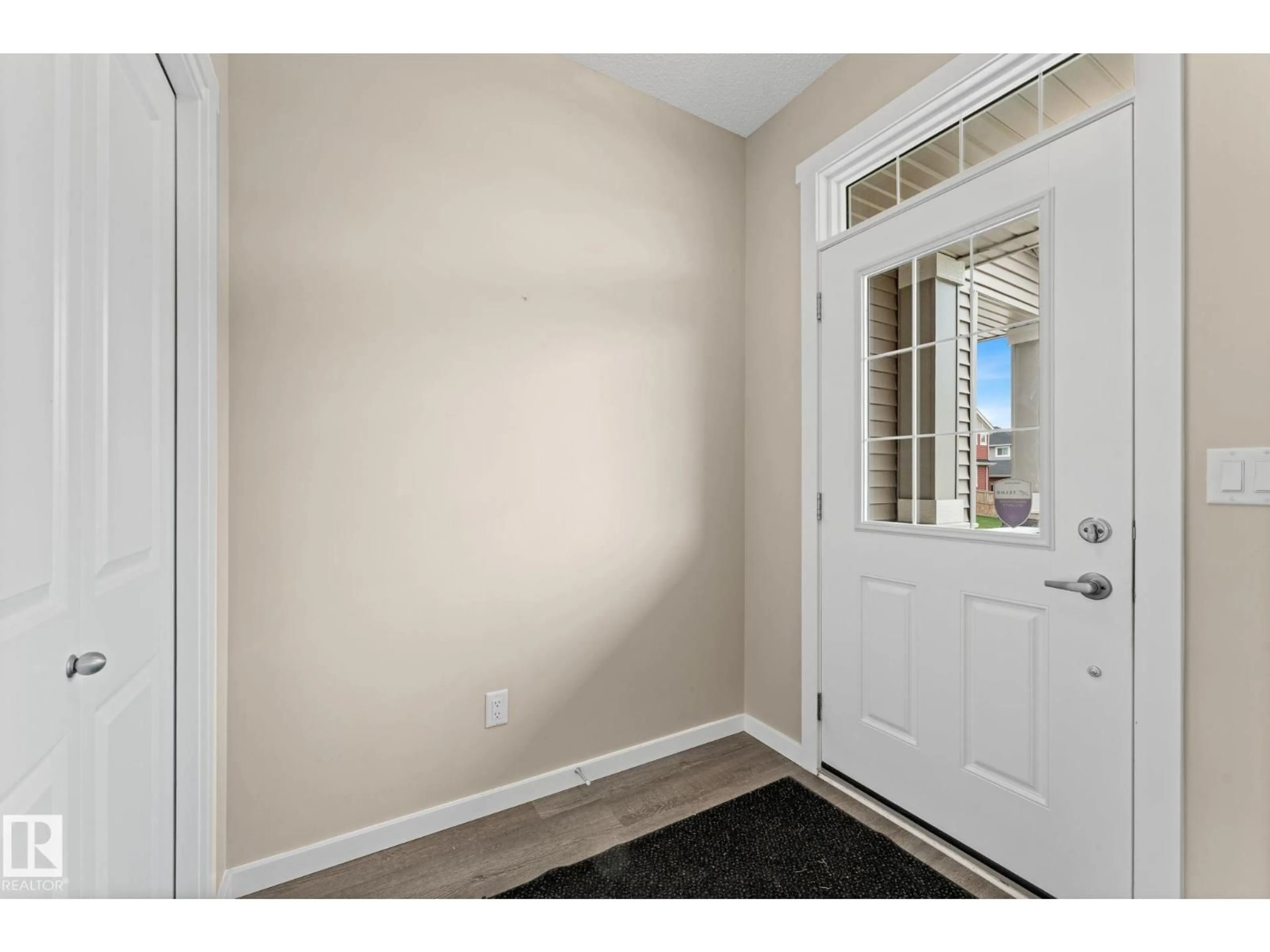 Indoor entryway for 2282 GLENRIDDING BV, Edmonton Alberta T6W3P5