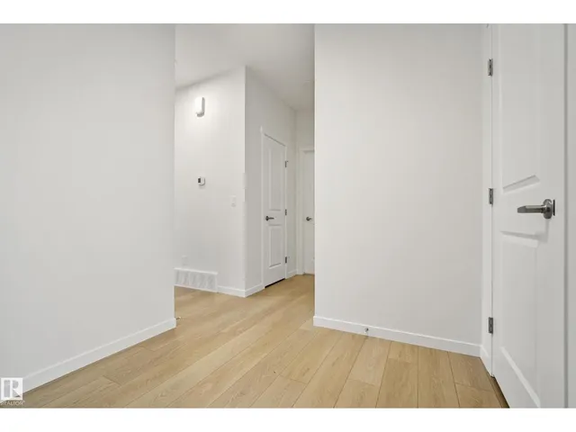 NW - 20731 24 AV, Edmonton 5