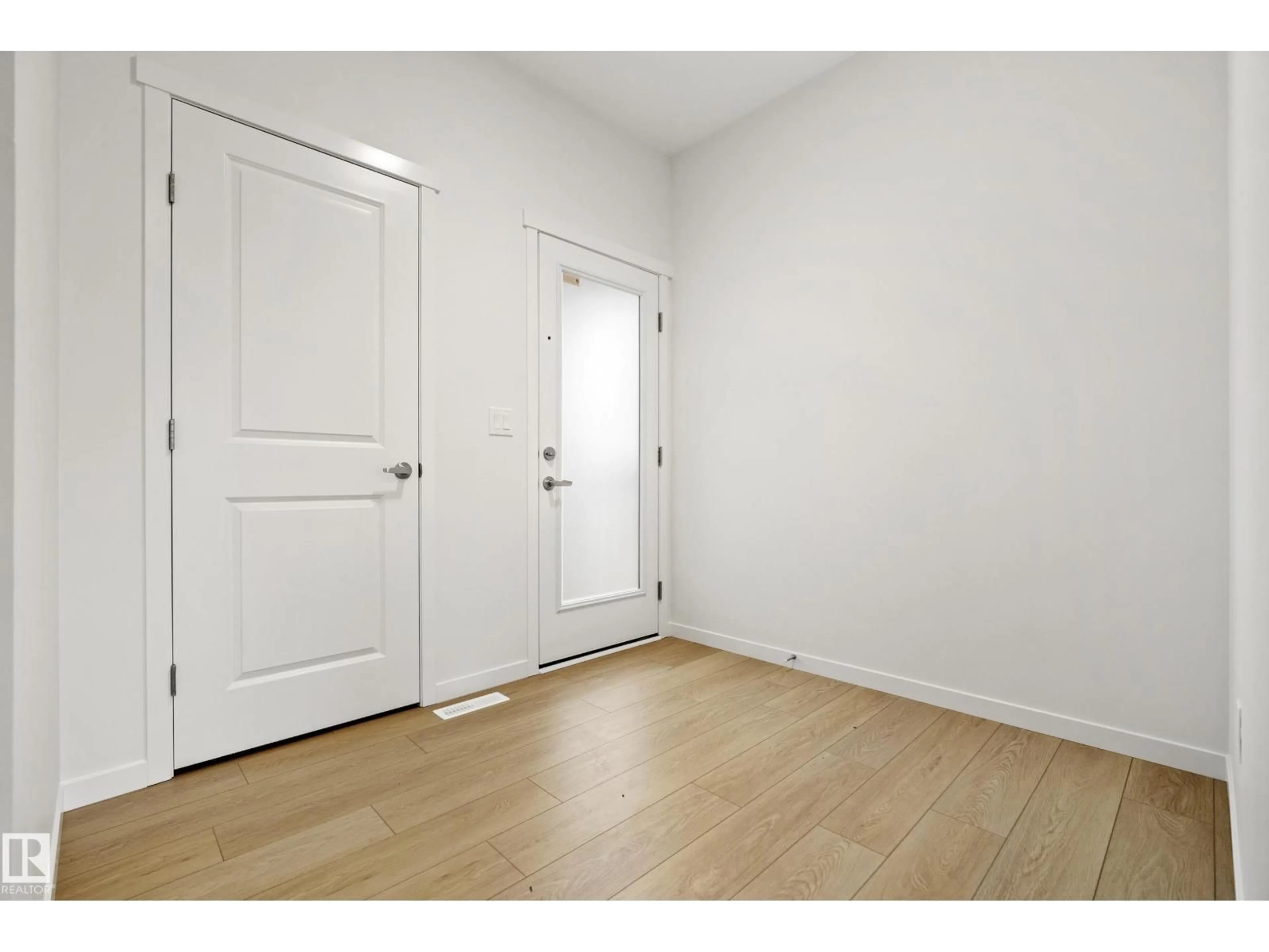 Indoor entryway for NW - 20731 24 AV, Edmonton Alberta T6M2C4