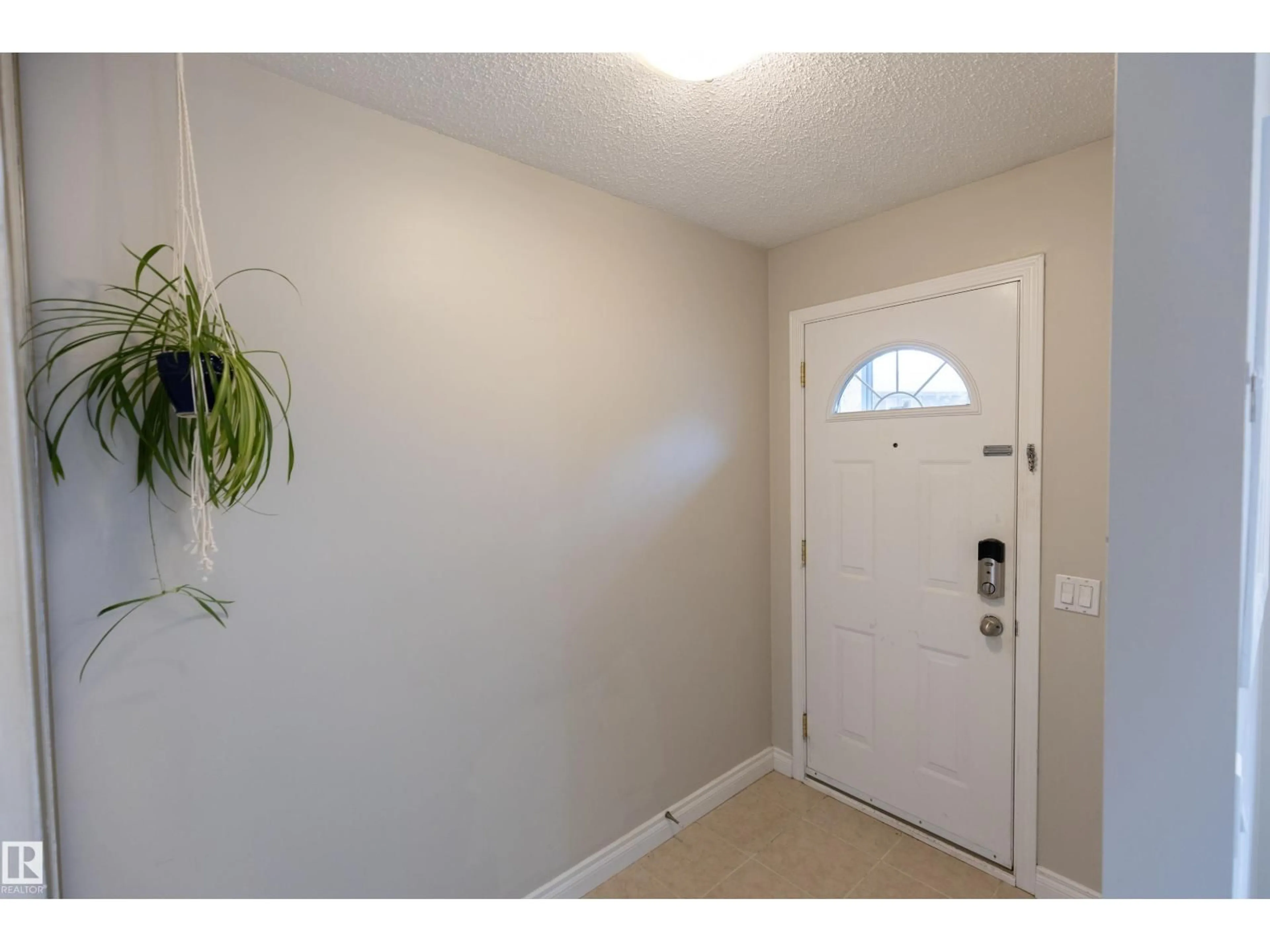 Indoor entryway for 227 WOODBRIDGE WY, Sherwood Park Alberta T8A3Y3