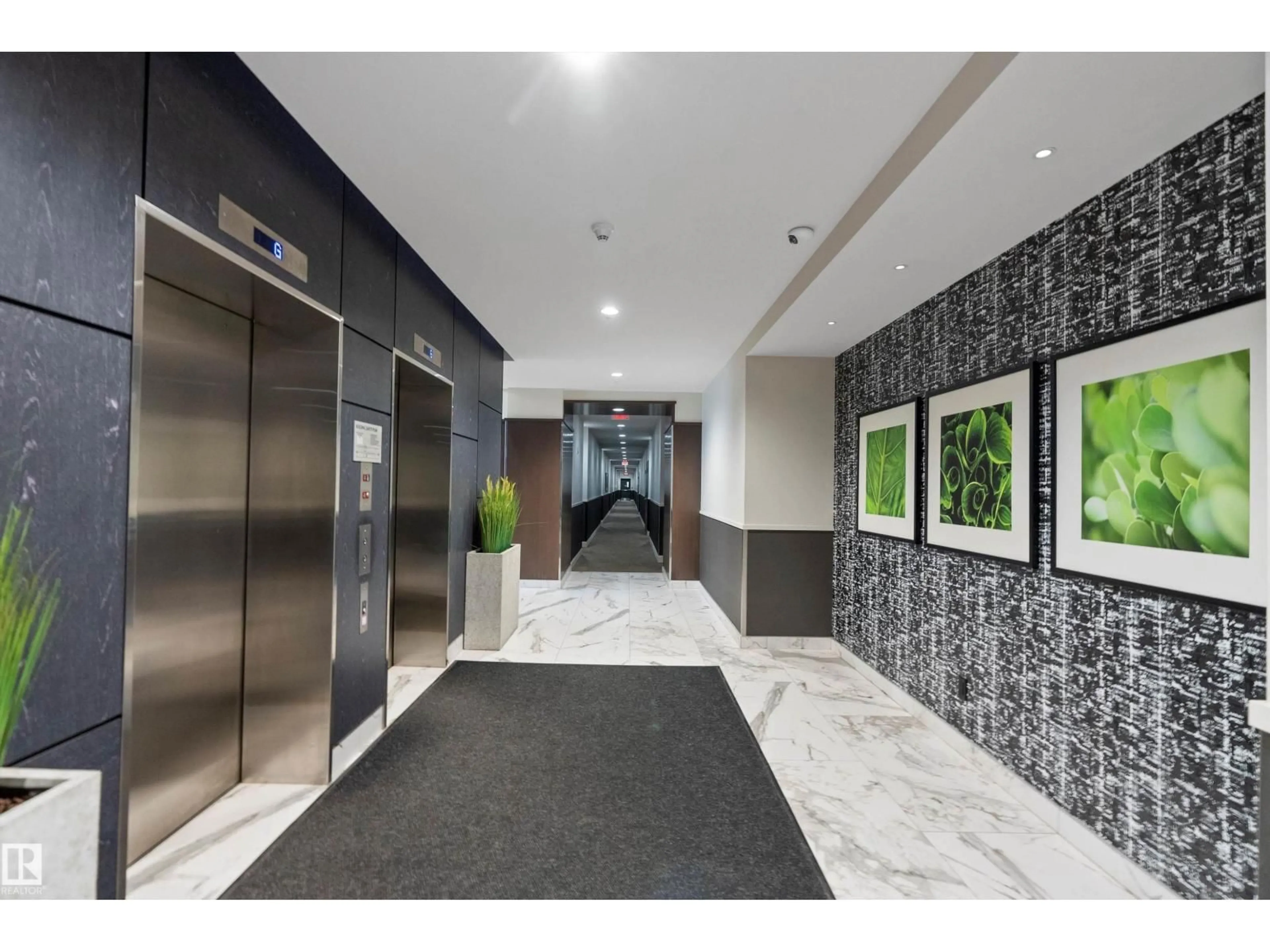Indoor foyer for 508 2510 109 ST NW, Edmonton Alberta T6J2X1