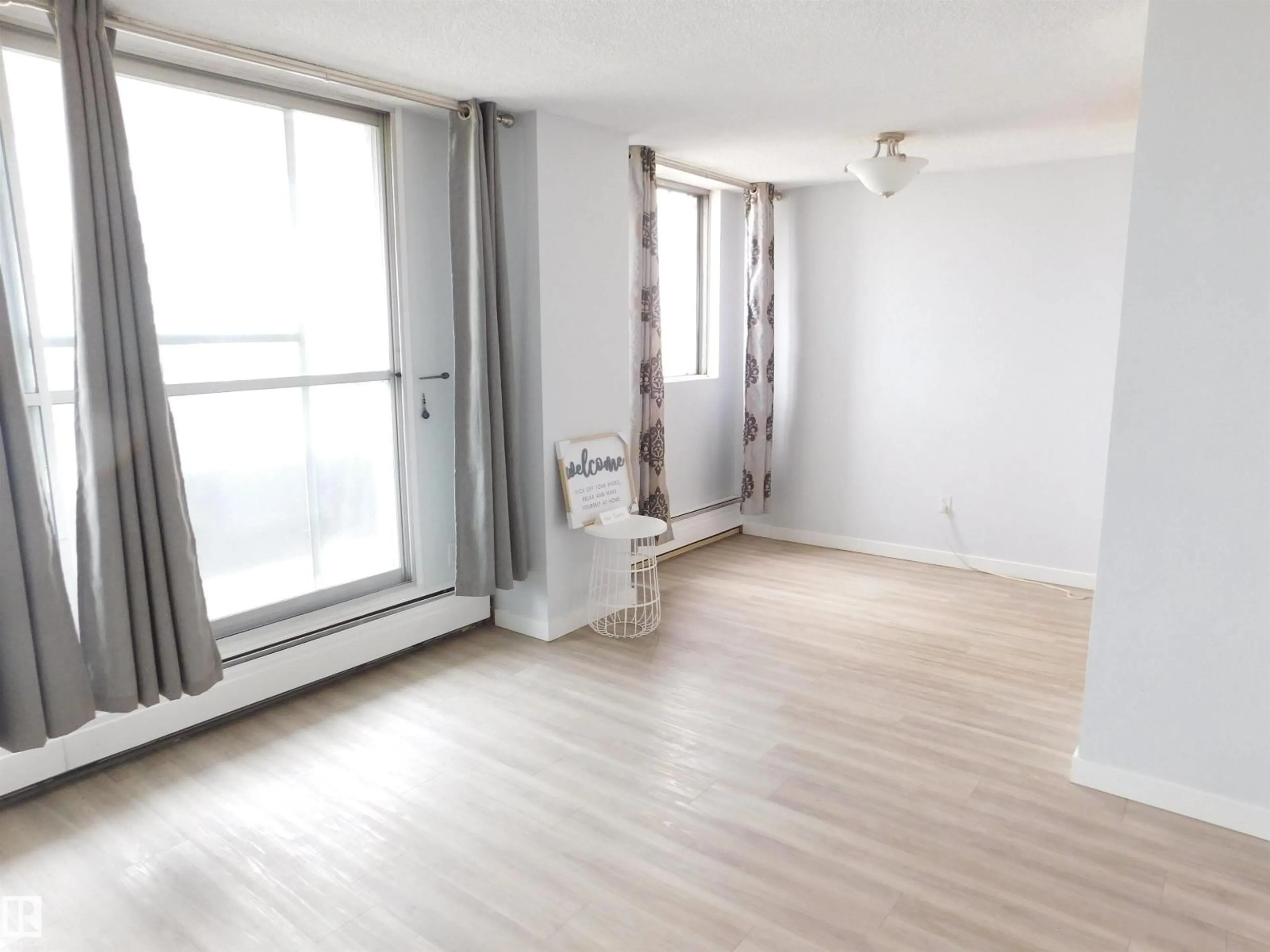 A pic of a room for 13910 - 903 STONY PLAIN RD, Edmonton Alberta T5N3R2