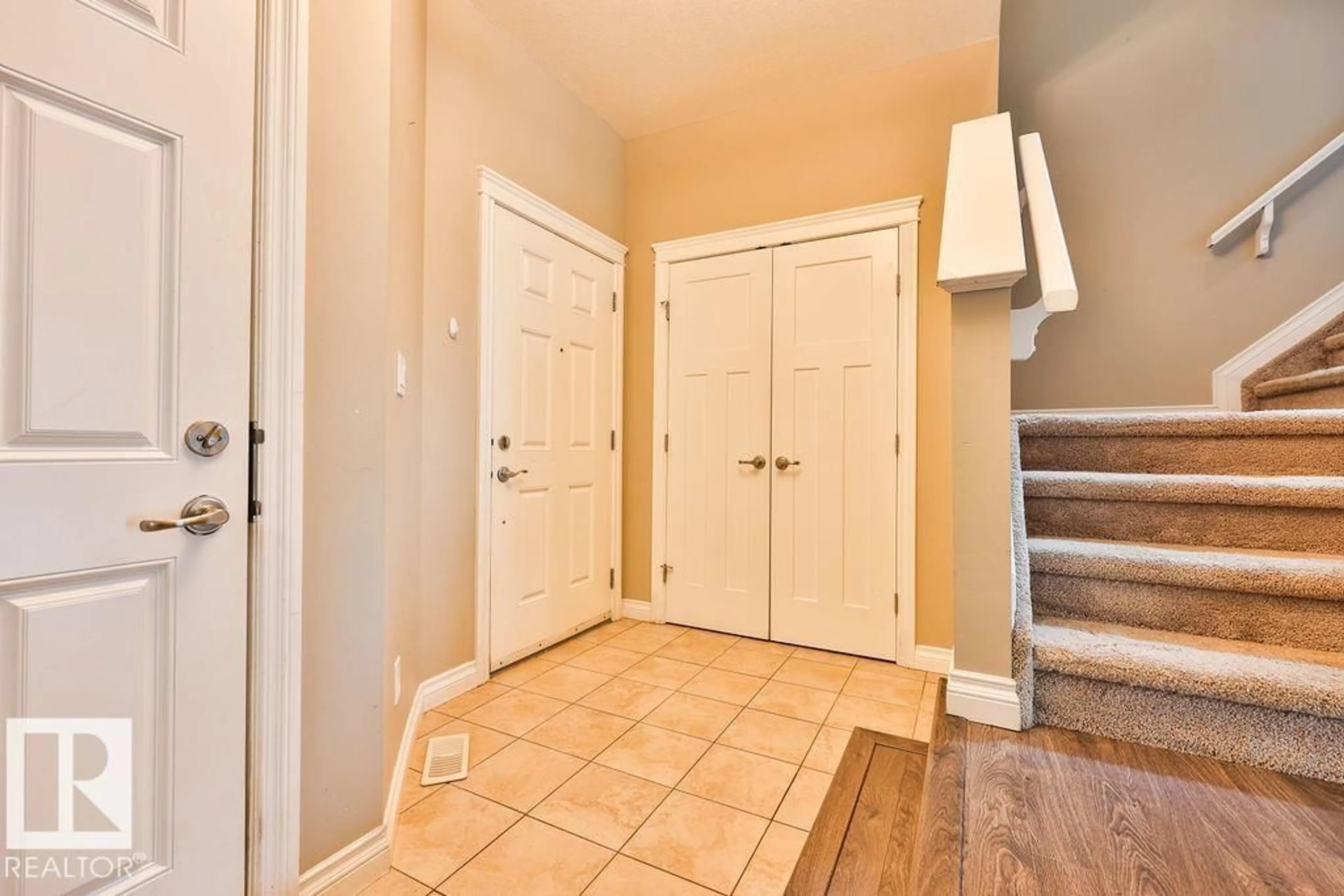 Indoor entryway for 260 STURTZ BN, Leduc Alberta T9E0X4