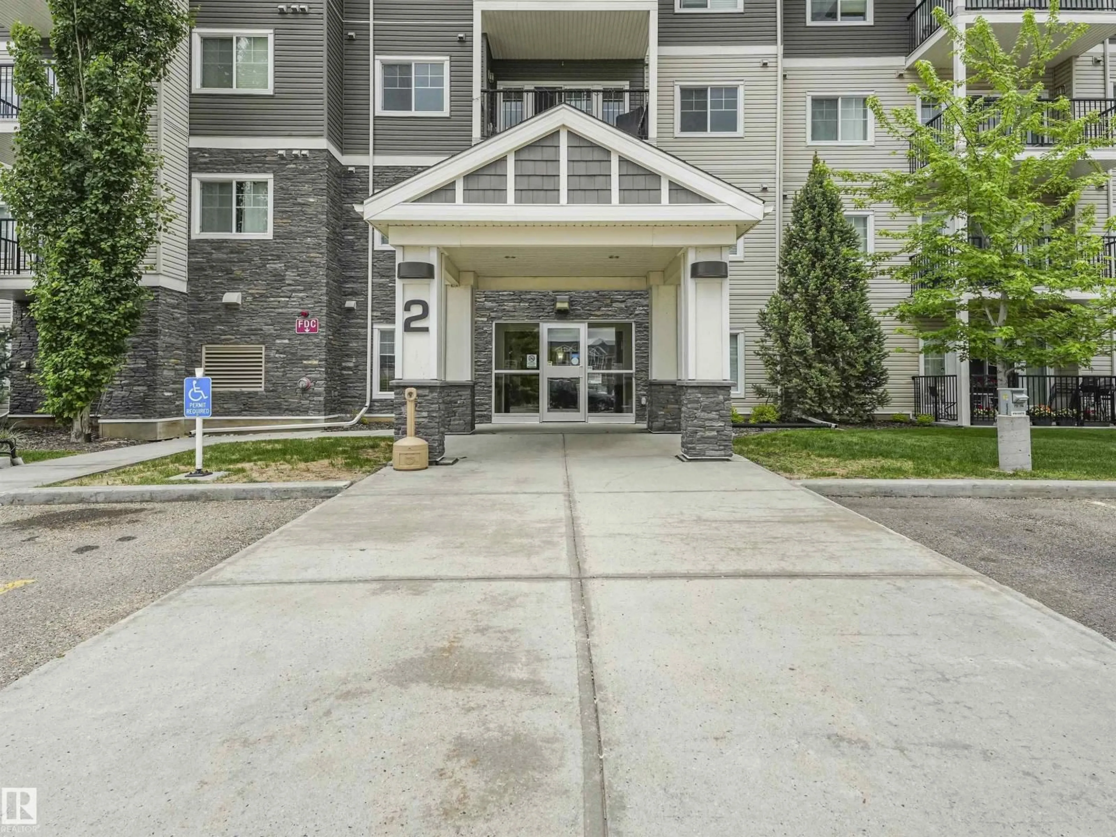Indoor foyer for 1103 AUGUSTINE CR, Sherwood Park Alberta T8H0X8
