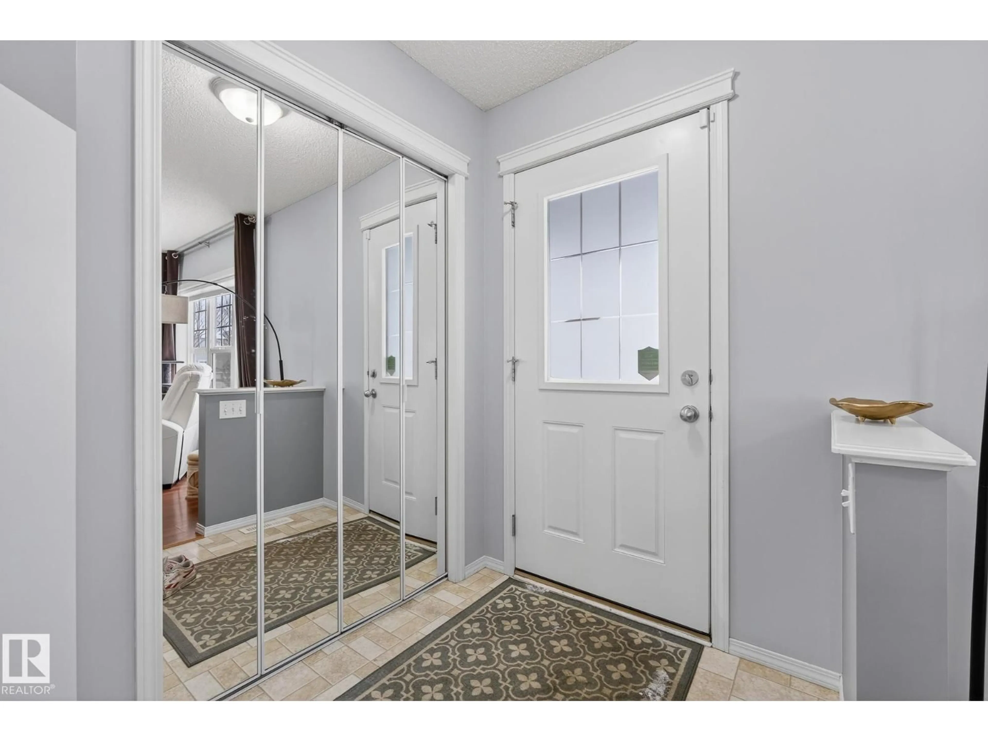 Indoor entryway for 67 SUMMERFIELD PT, Sherwood Park Alberta T8H2P6
