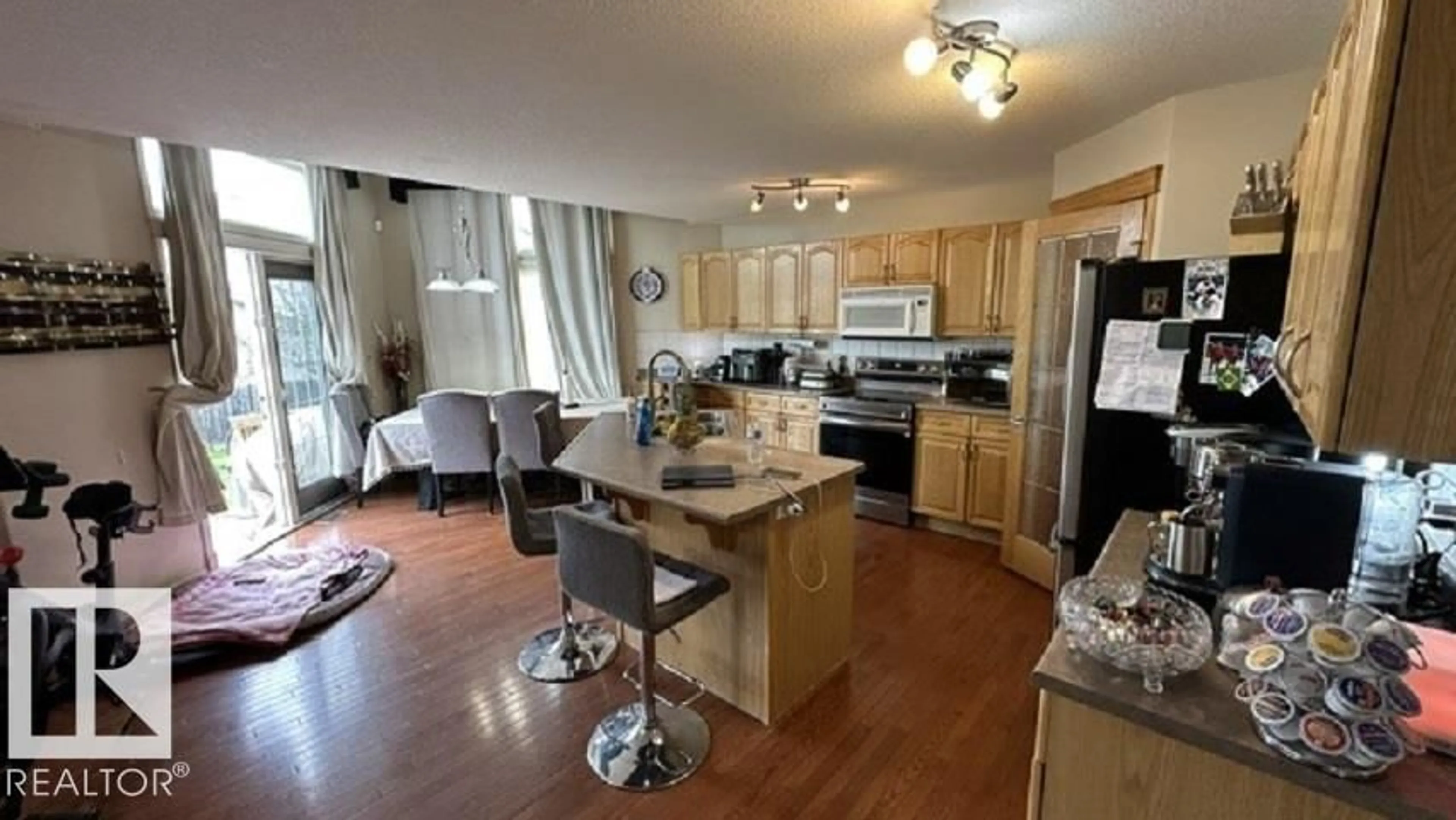 Open concept kitchen, unknown for 201 FOXBORO CV, Sherwood Park Alberta T8A6N8