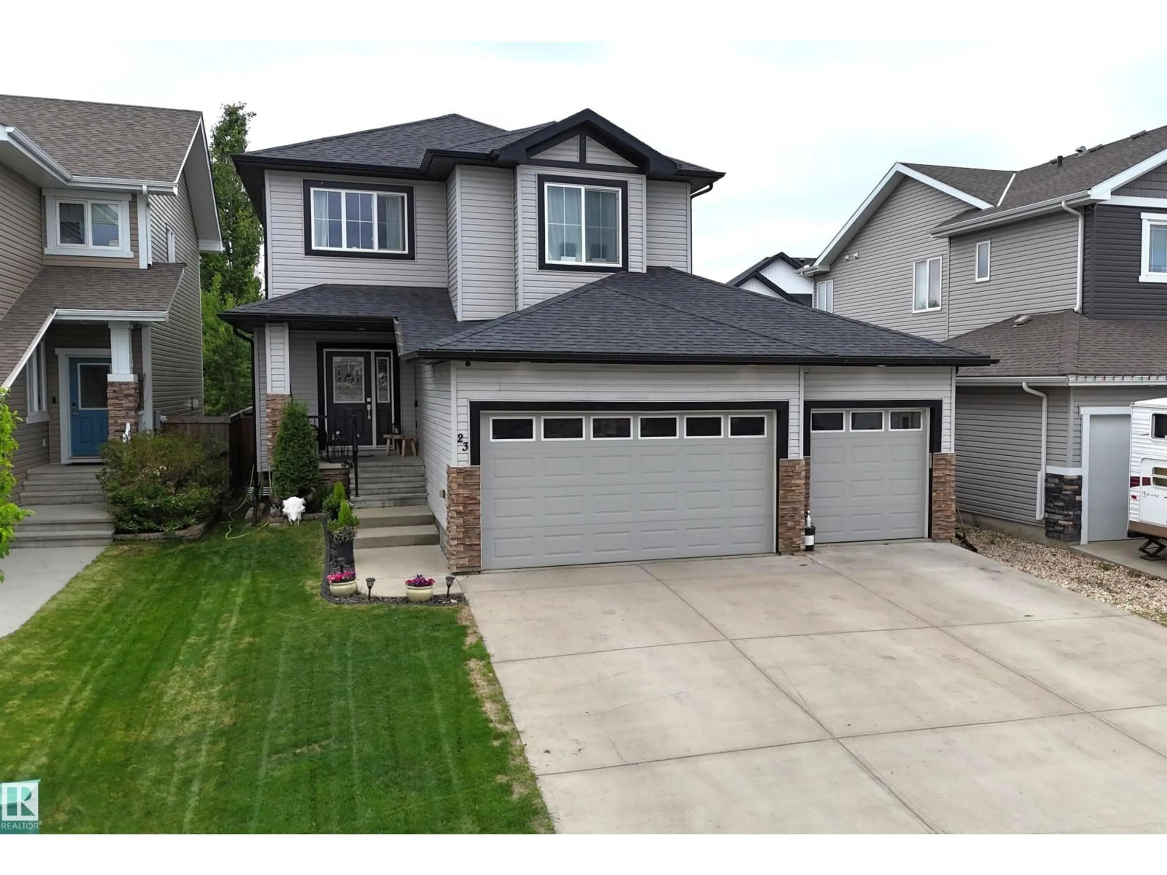 Home with vinyl exterior material, street for 23 DILLWORTH CR, Spruce Grove Alberta T7X0E6